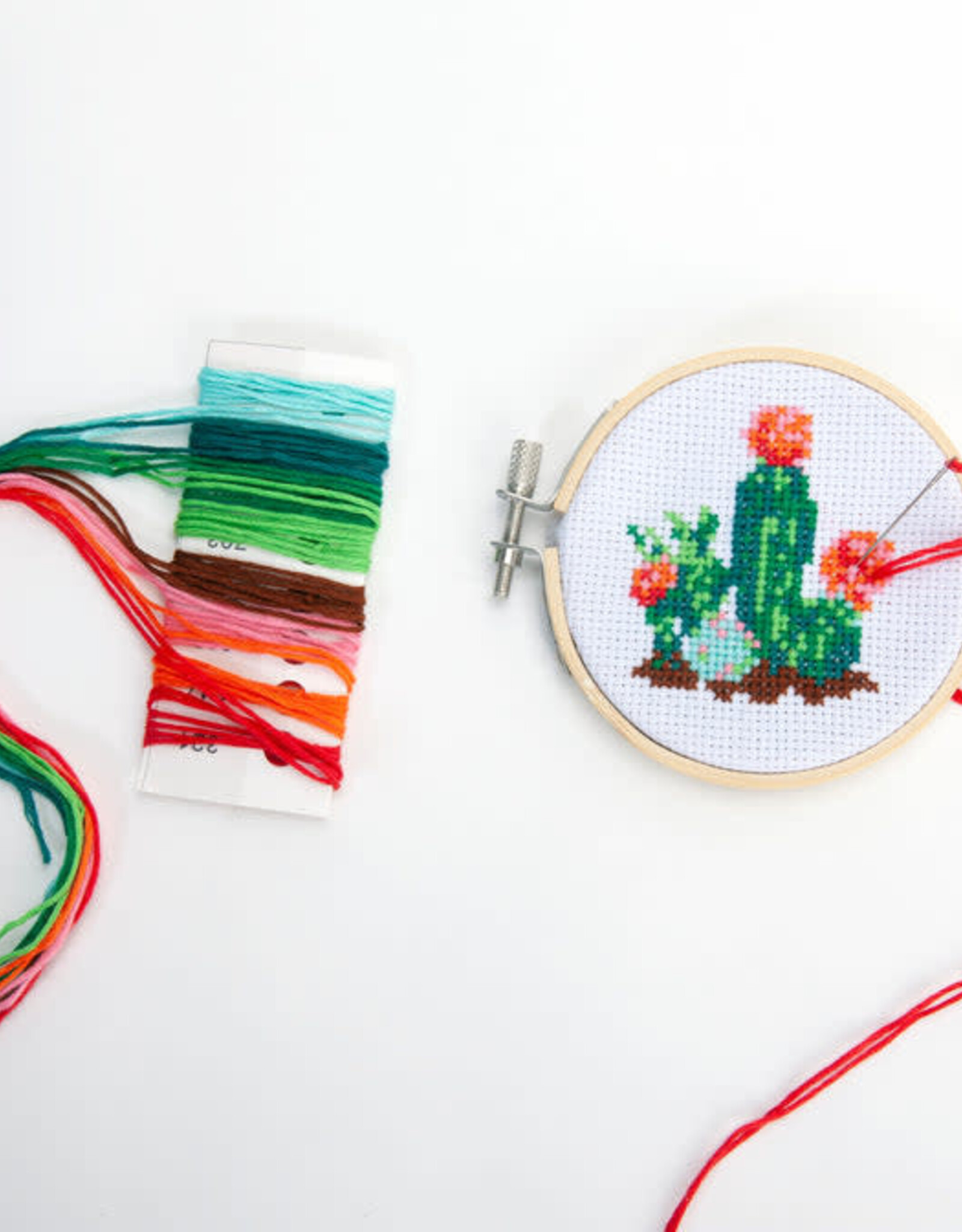 Kikkerland MINI CROSS STITCH KIT - CACTUS