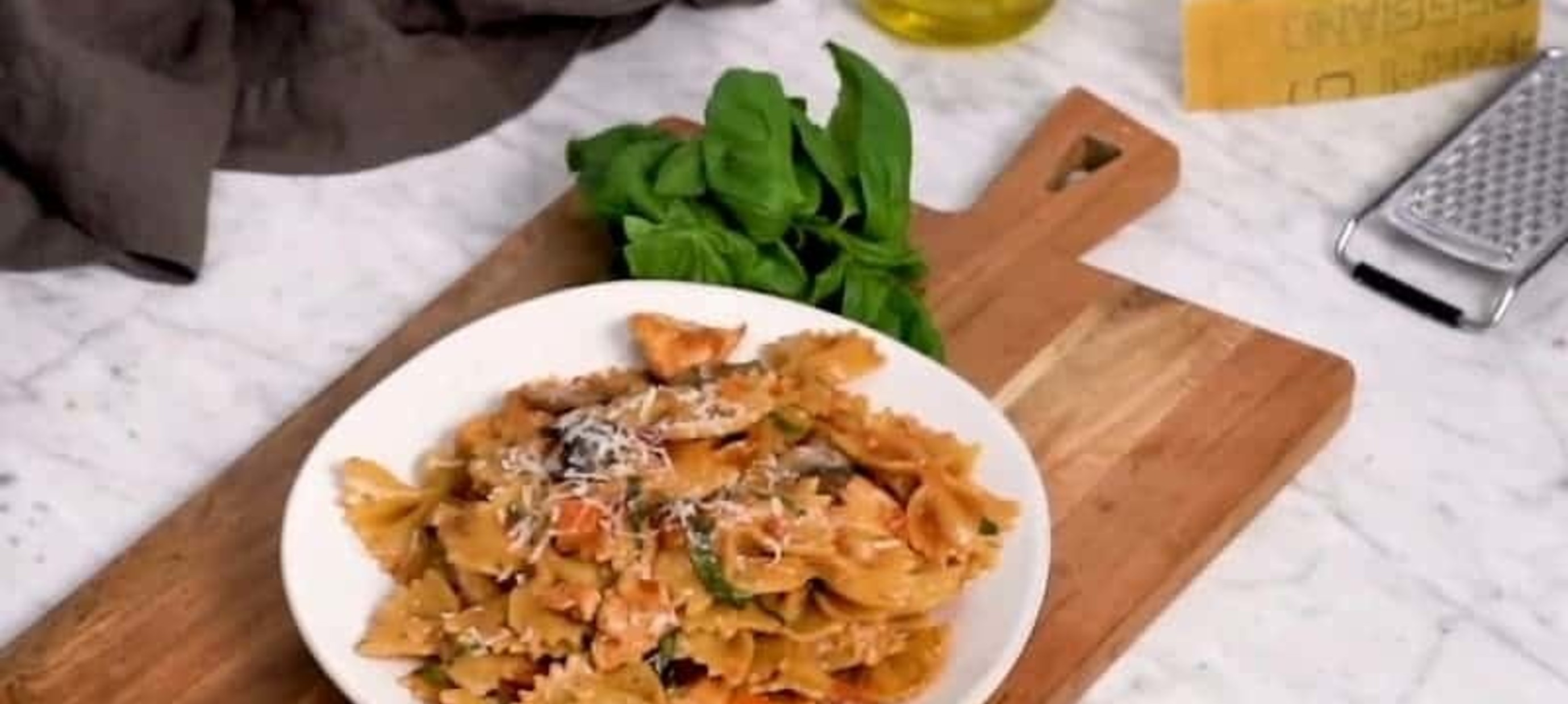 One-Pot Pasta With Chicken, Vegetables And Fresh Basil