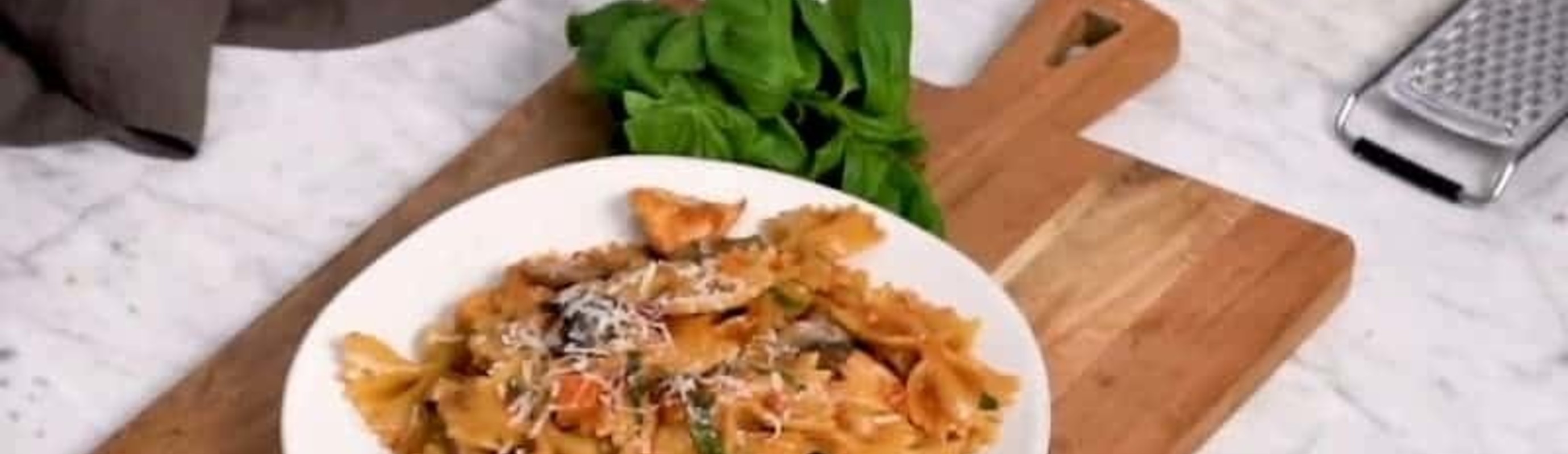 One-Pot Pasta With Chicken, Vegetables And Fresh Basil