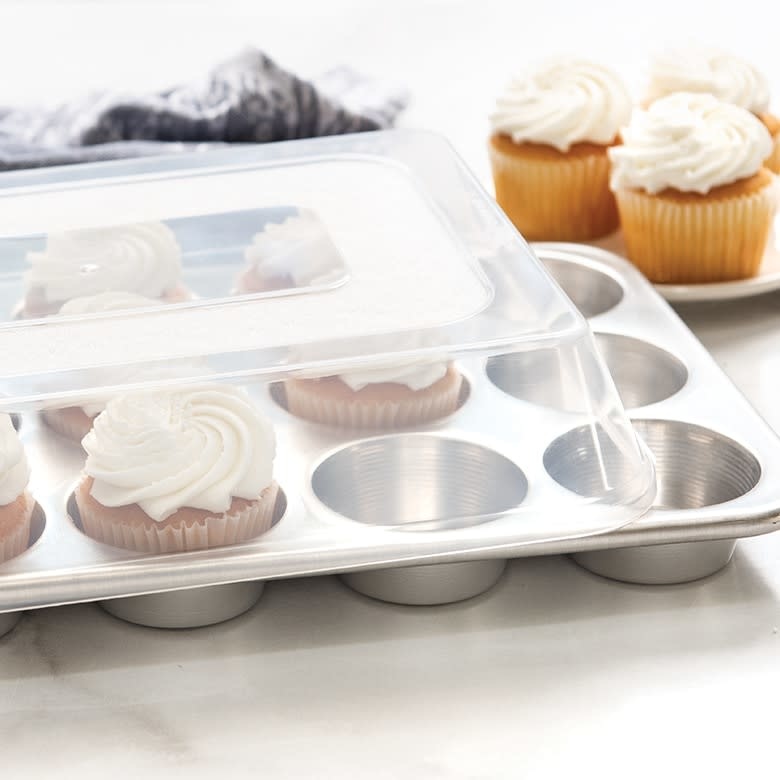 Naturals® 12 Cavity Muffin Pan with High-Domed Lid - Blackstone's