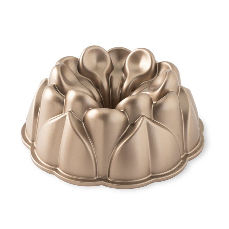 Magnolia 10cup Bundt® Pan Blackstone's of Beacon Hill