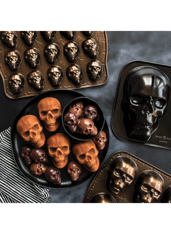 Skull Bites Cakelet Pan