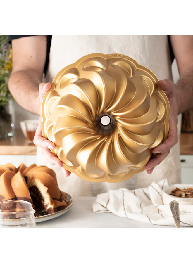 Pirouette Bundt Pan
