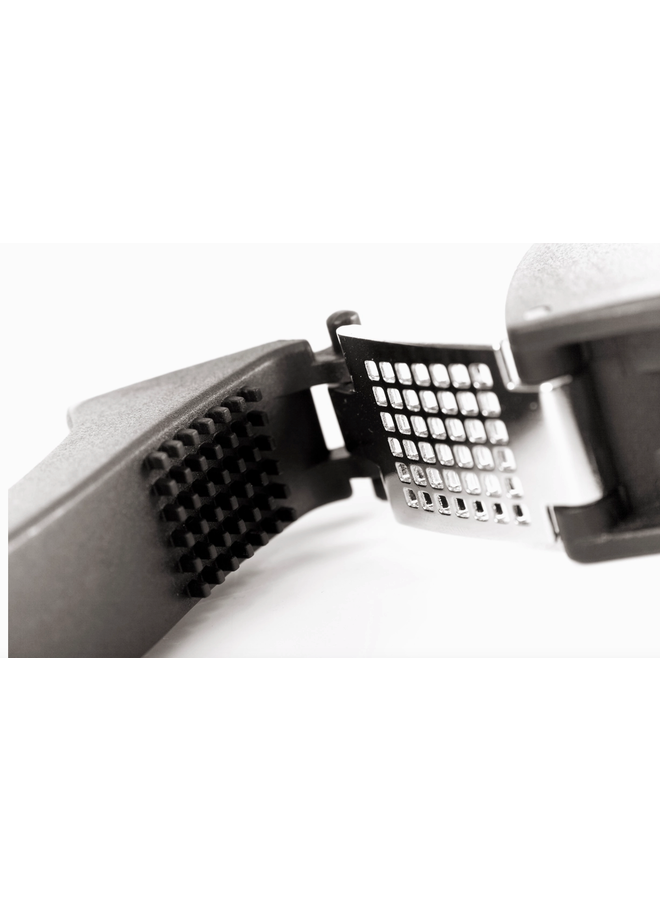 Jonas™ Click & Clean Garlic Press Black