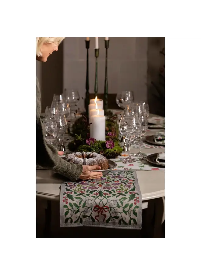 Mistletoe & Holly Runner 14" x 47"