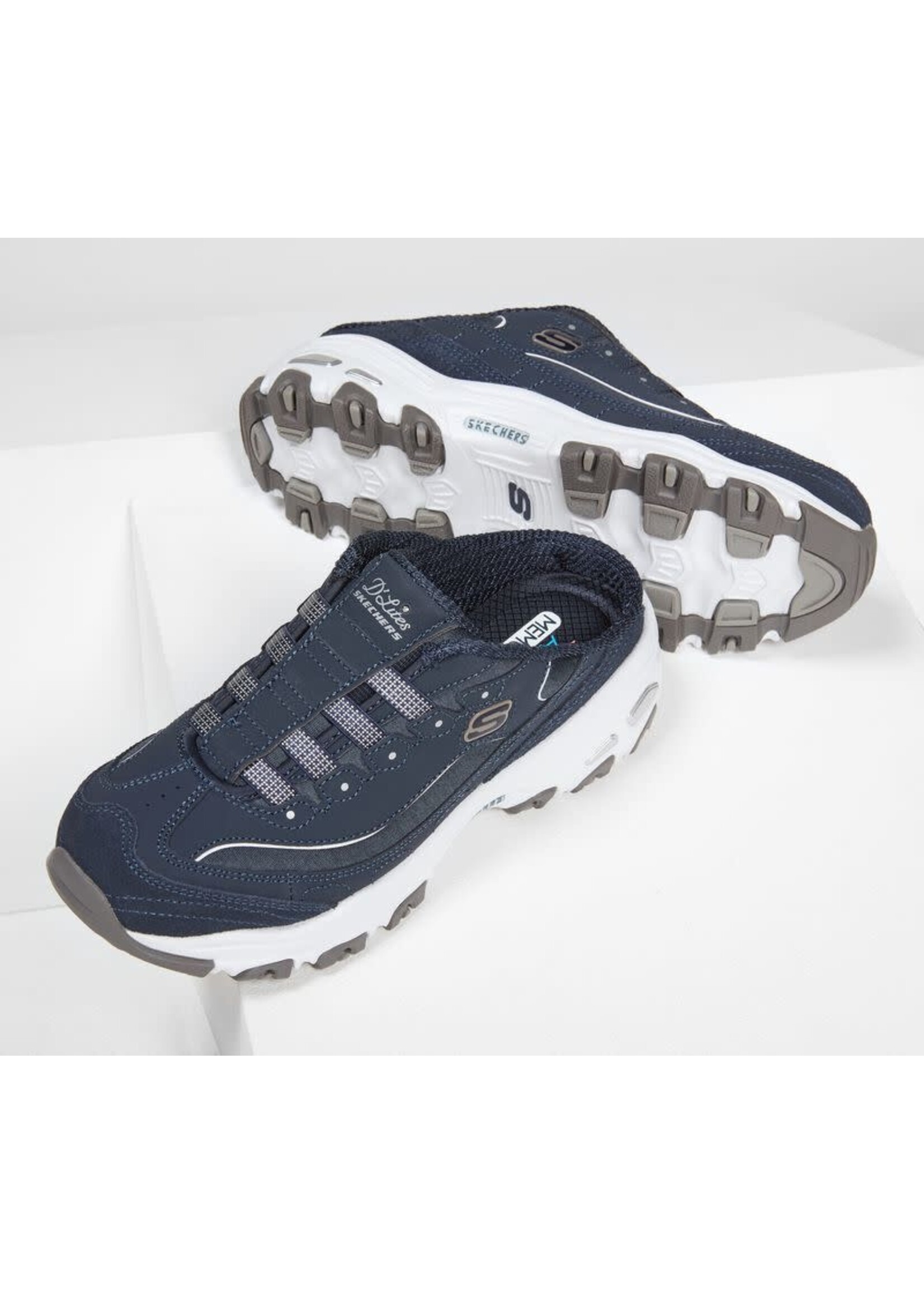 Skechers Womens D'Lites Resilient Fashion Slip On Sneaker - Navy/White