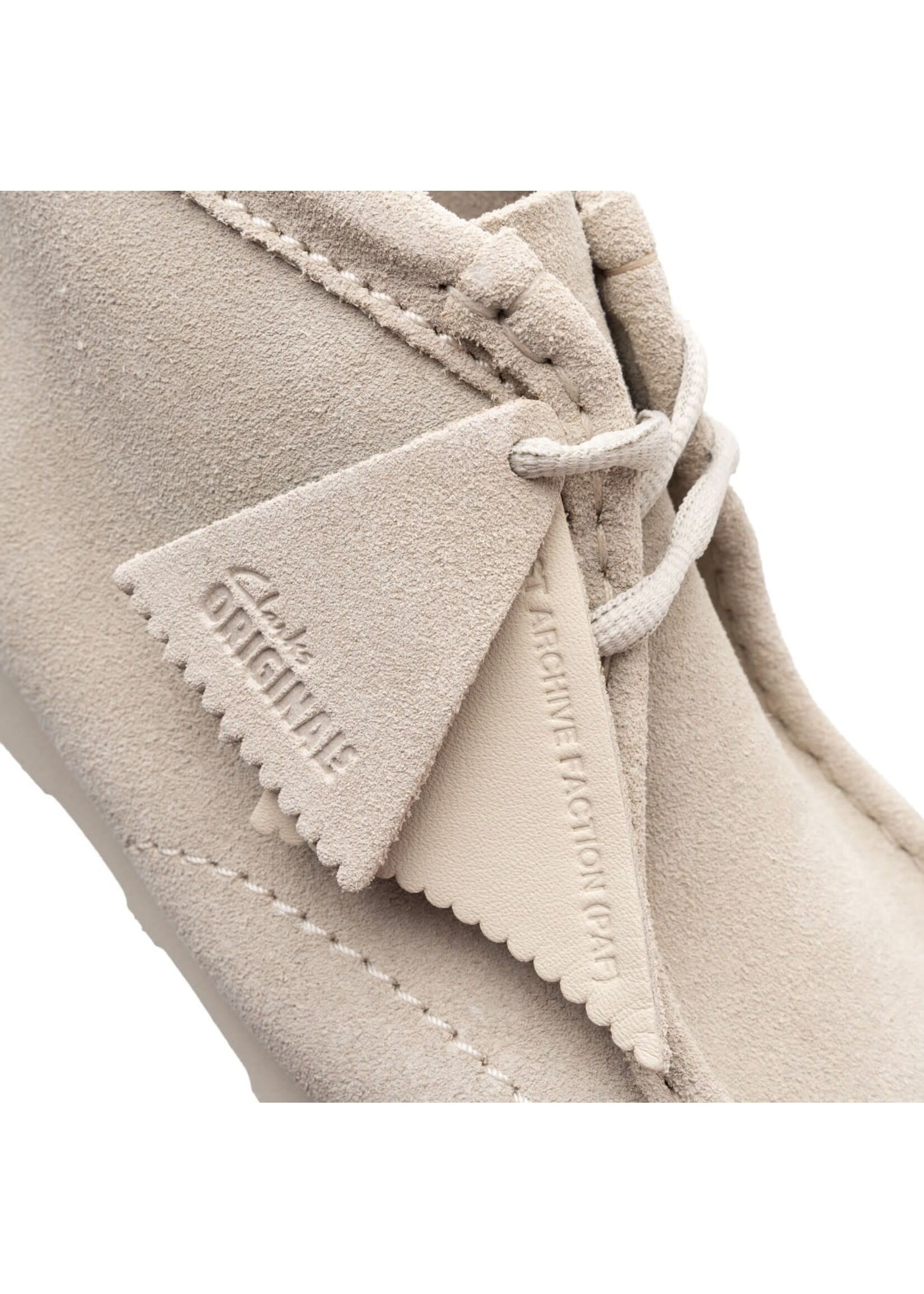 Clarks Men's WALLABEEBT PAF BEIGE SUEDE 26186608