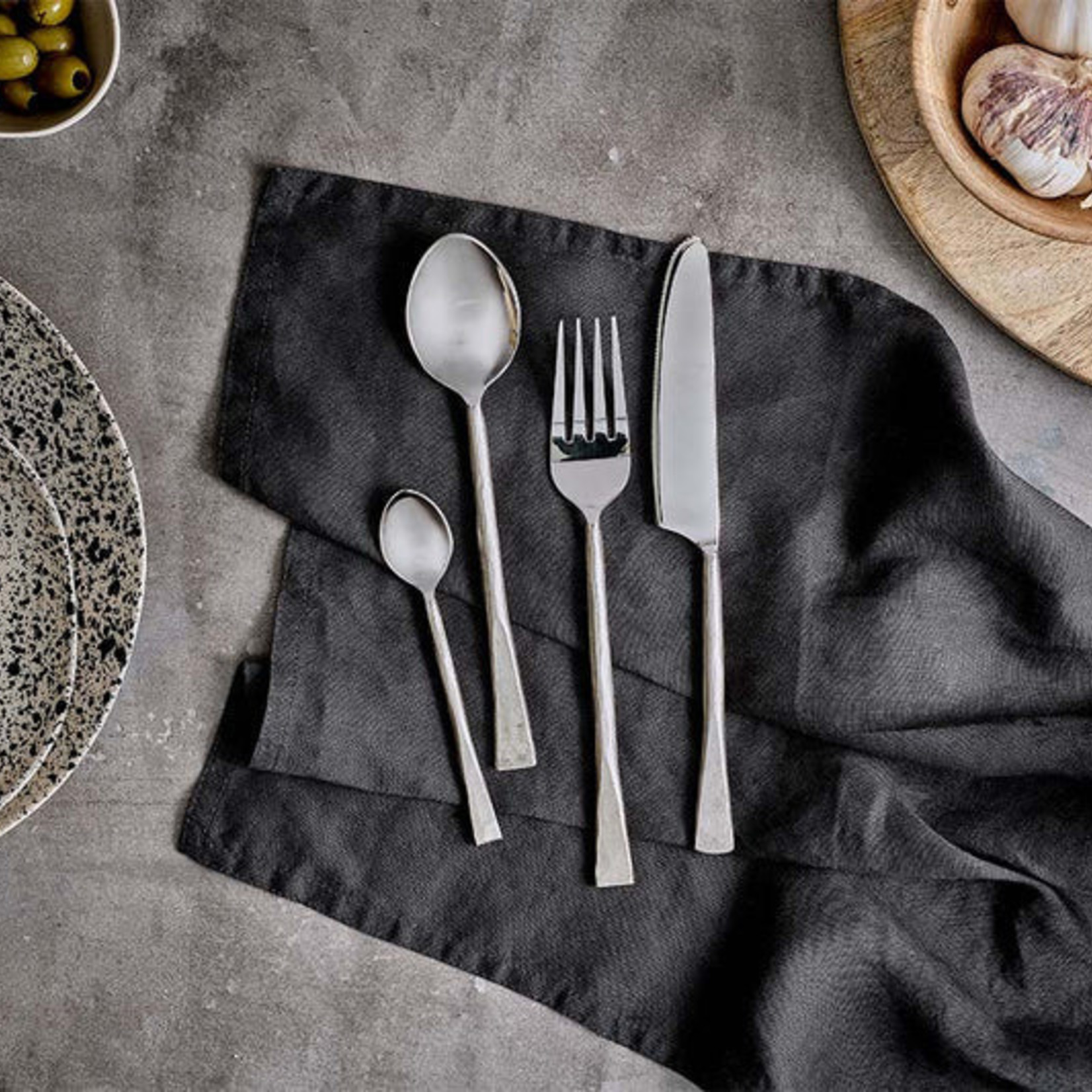 BRUSHED STAINLESS STEEL CUTLERY SET OF 16