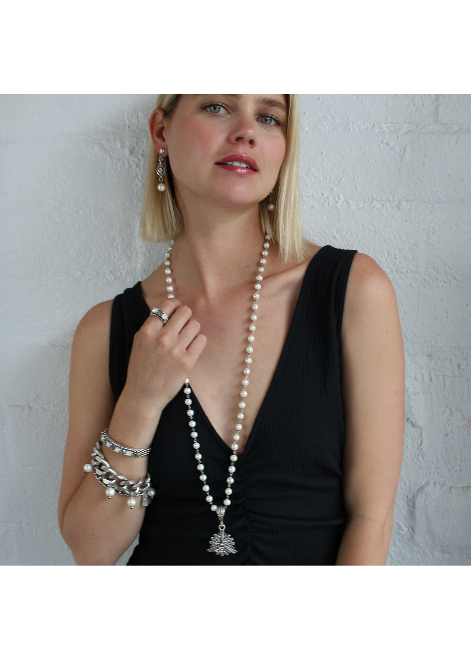 FRENCH KANDE Pearls w/ Vol Pendant