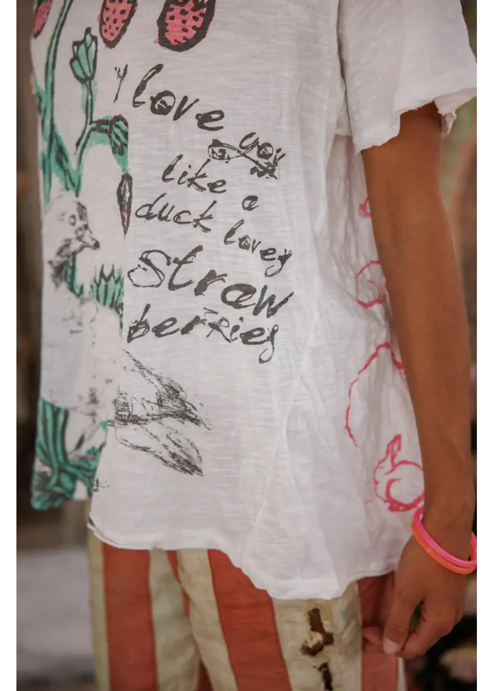 Magnolia Pearl Ducks Love Strawberries T (True) One Size