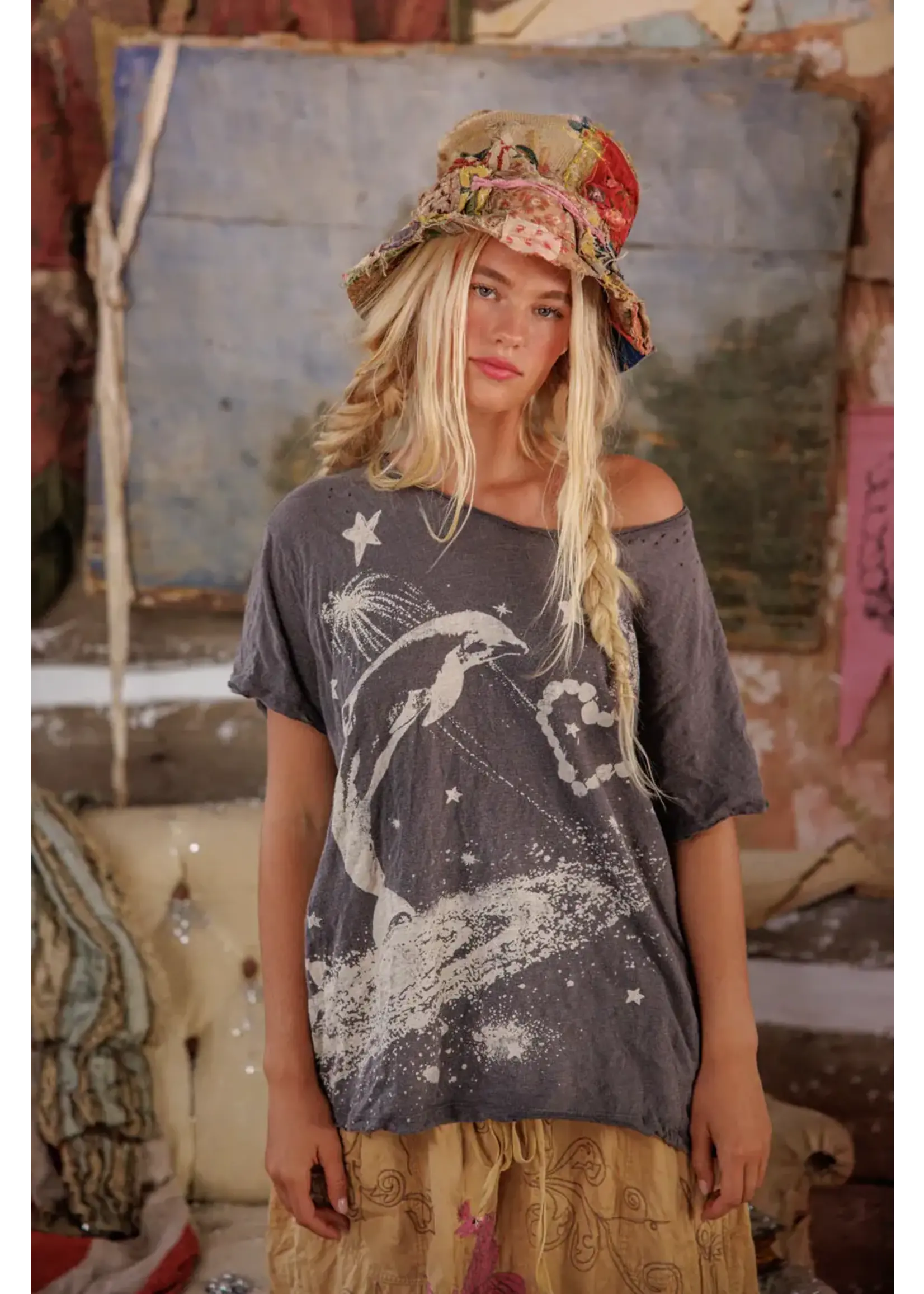 Magnolia Pearl Sky Dolphin T (Ozzy)