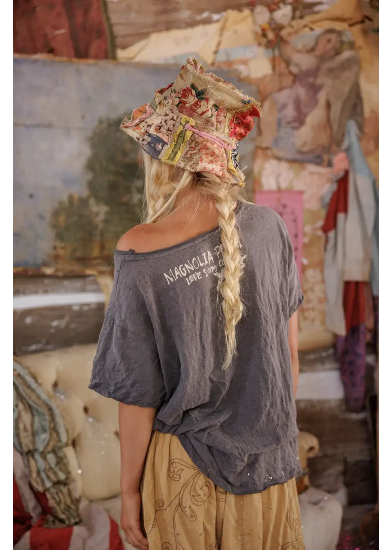 Magnolia Pearl Sky Dolphin T (Ozzy)