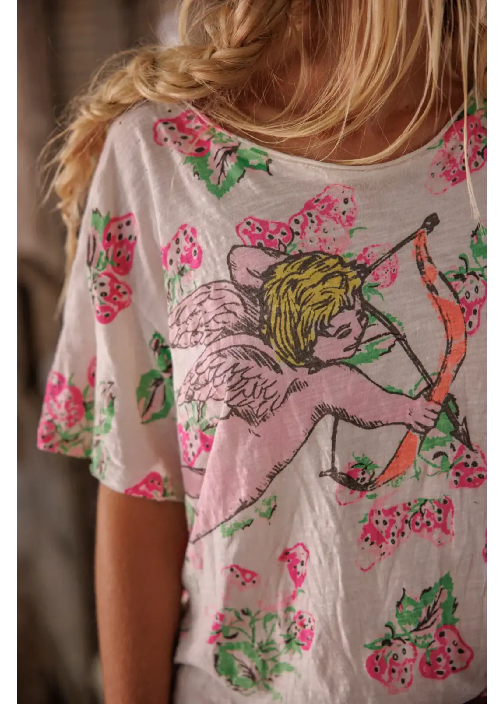 Magnolia Pearl Berry Little Archer T (Wild Strawberries)