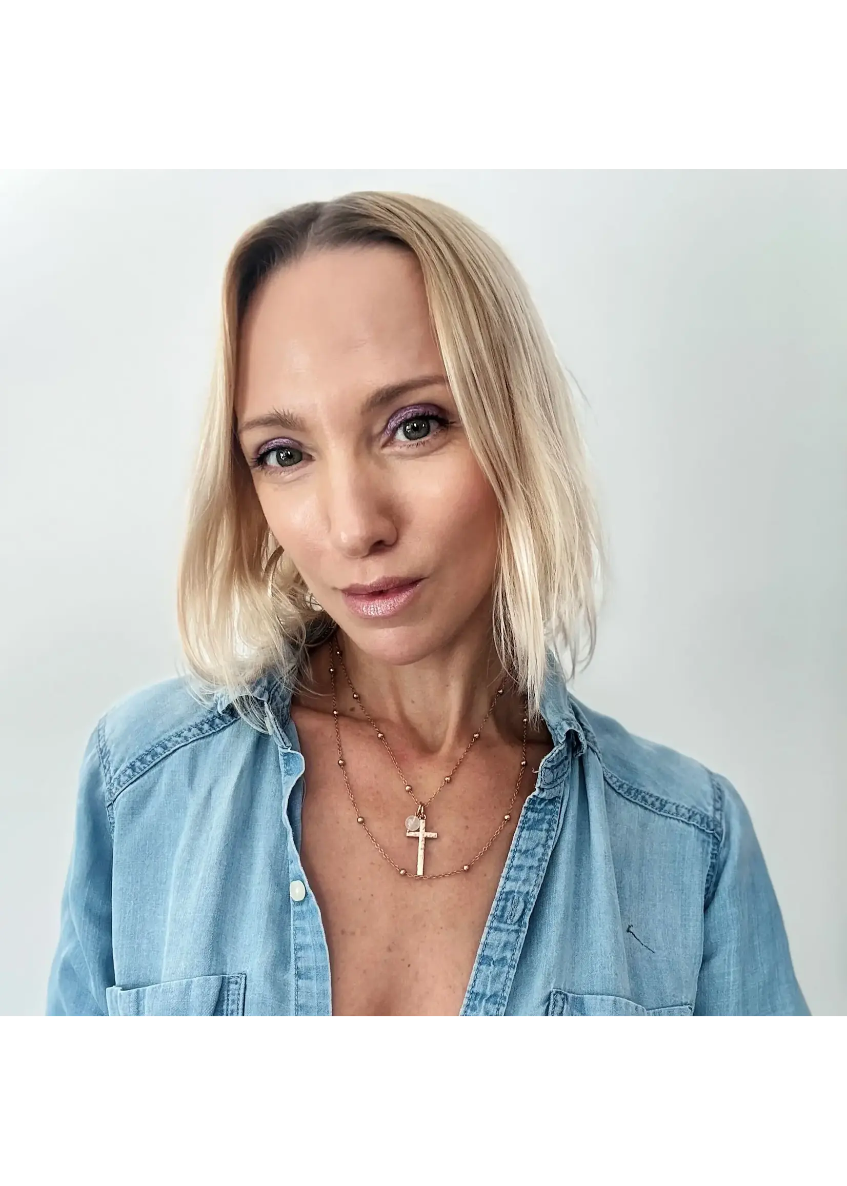 Katia Designs "Trust" Cross Dainty Necklace | Gold / Moonstone