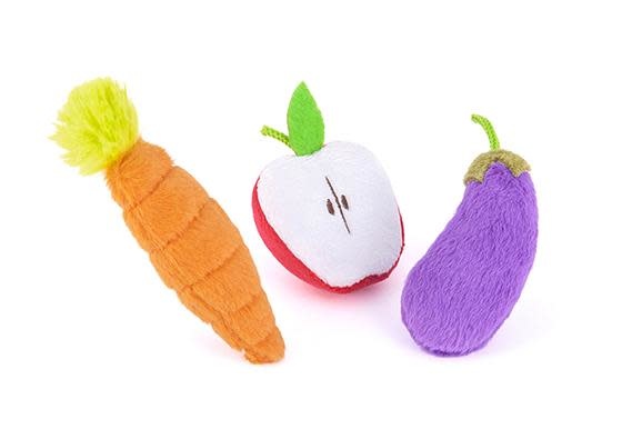PLAY Feline Frenzy Plush Catnip - Garden Fresh-Carrot/Apple/Egg Plant 3Pk