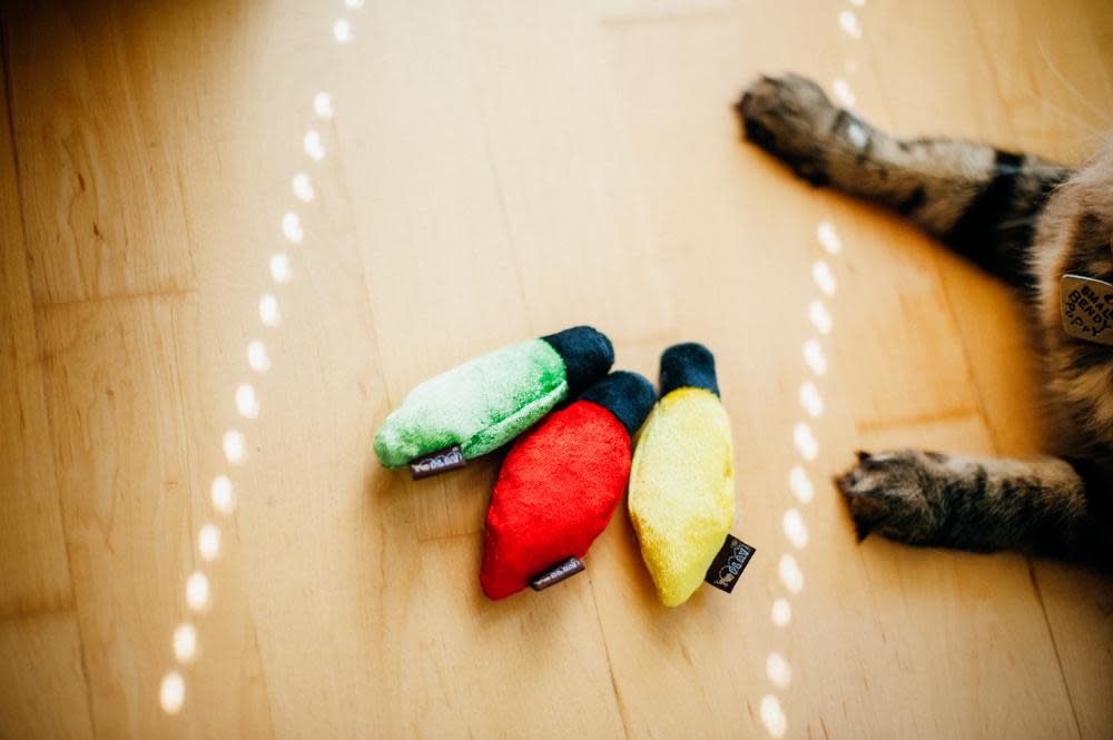 PLAY Feline Frenzy Kitty Delights - Rainbow Lights 3 Pk