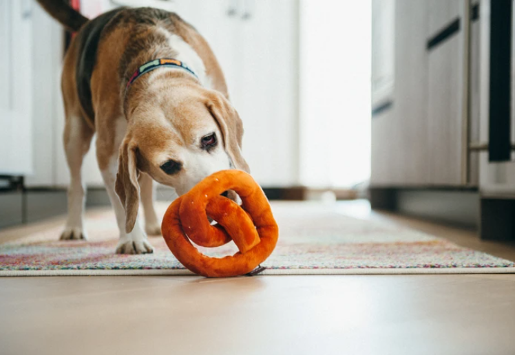 PLAY Plush Toy International Classic Pretzel