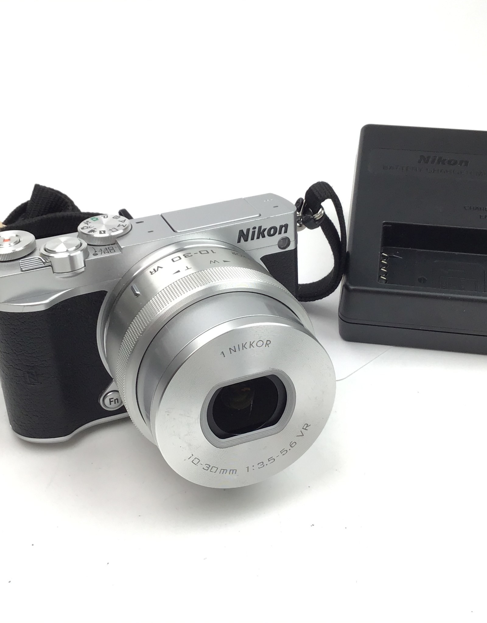 NIKON Nikon J5 Silver Camera w/ 10-30mm VR Used Fair