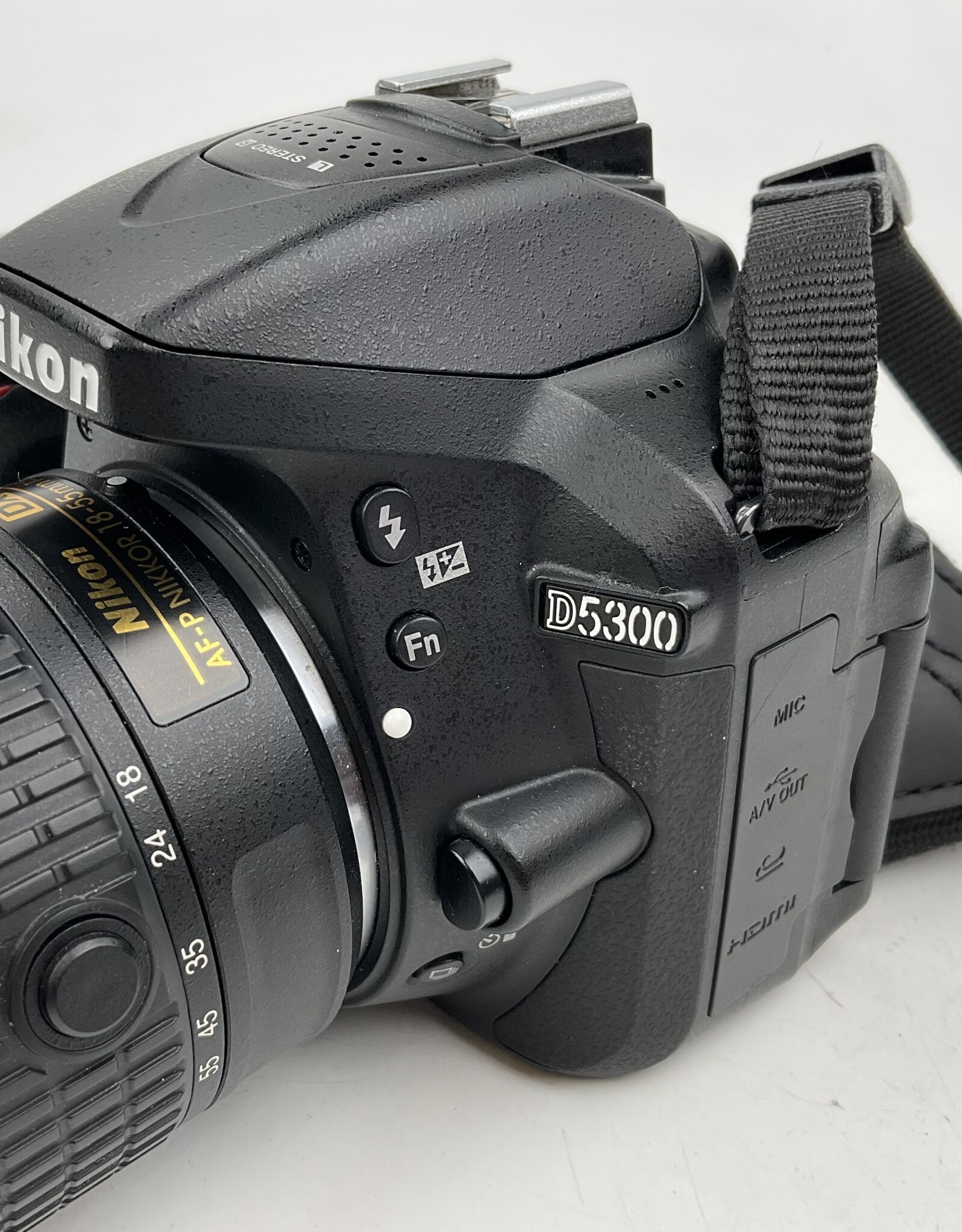 NIKON Nikon D5300 Camera w/ AF-P 18-55mm VR used Good