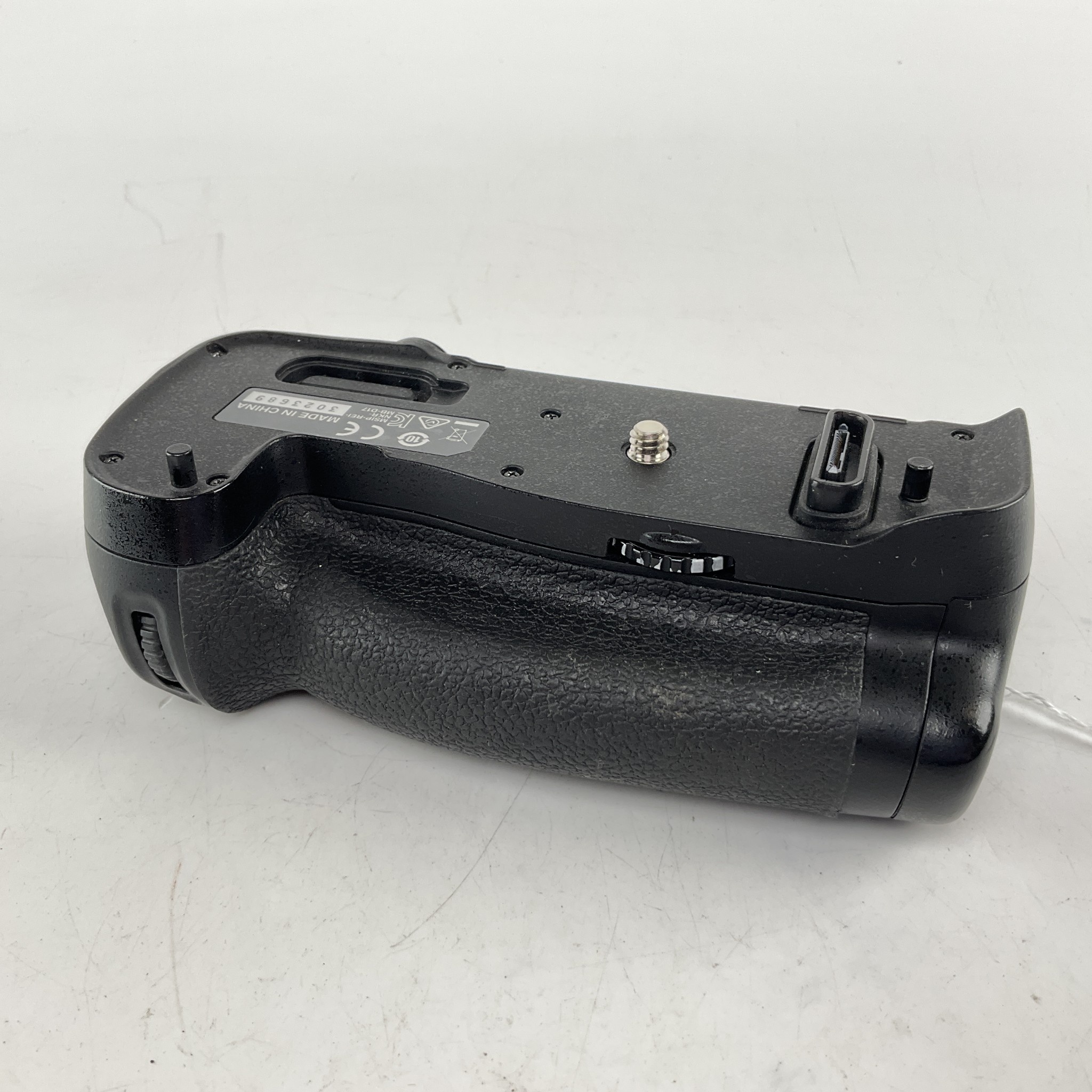 Nikon MB-D17 Battery Grip Used Good - Biggs Camera Nikon MB-D17 Battery Grip Used Good - Biggs Camera
