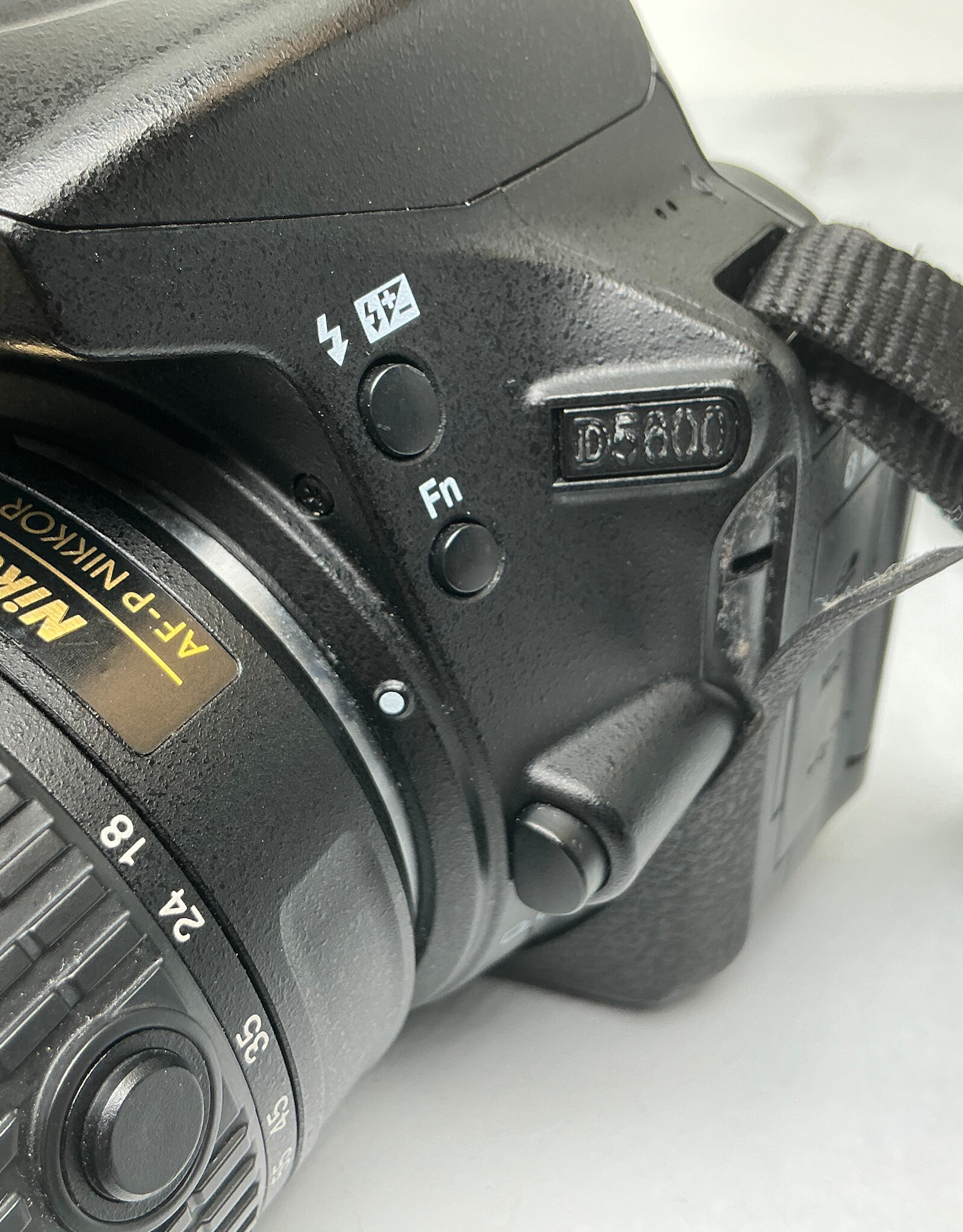 NIKON Nikon D5600 Camera w/ 18-55mm Used Fair