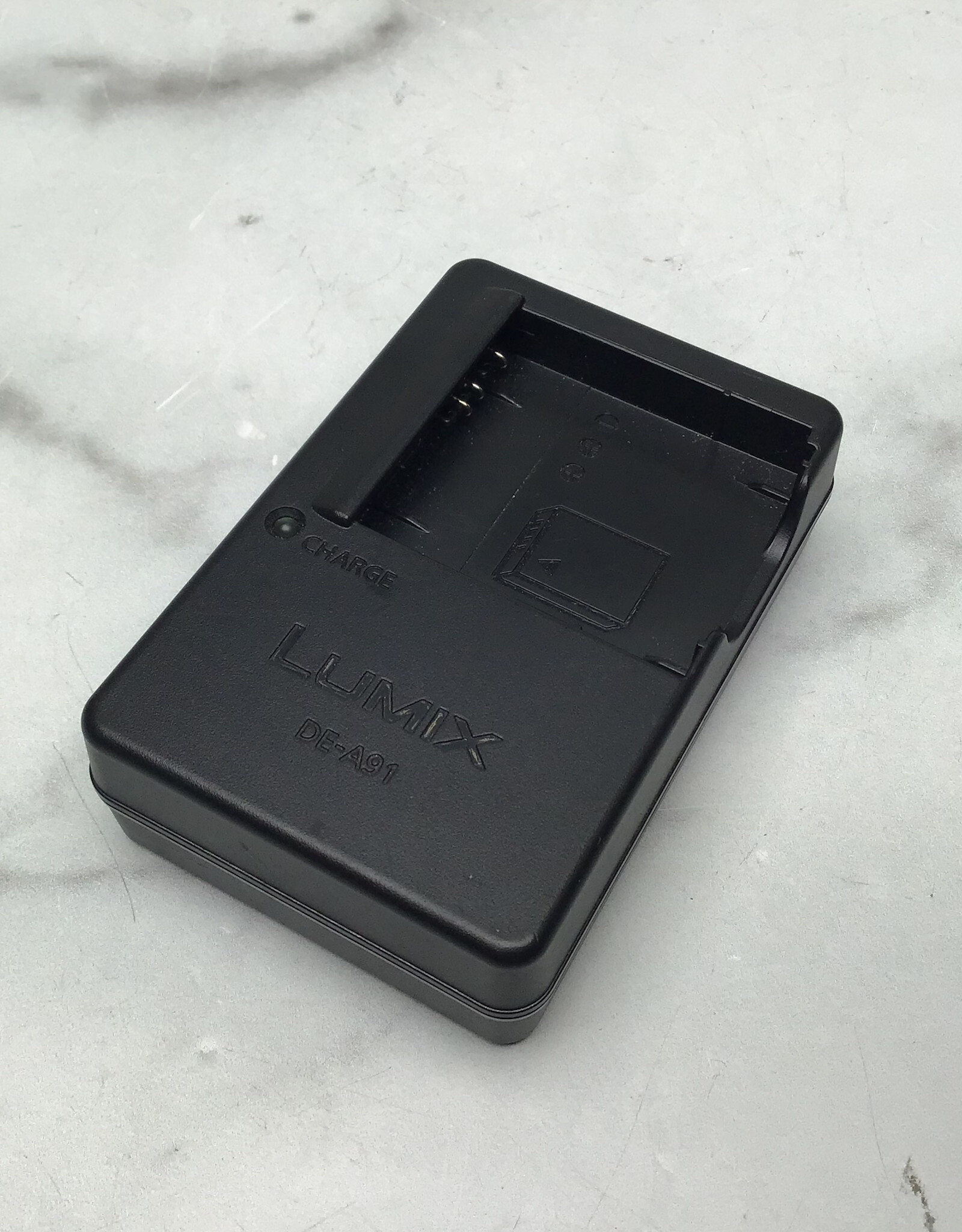 PANASONIC Panasonic Lumix DE-A91 Battery Charger Used Good