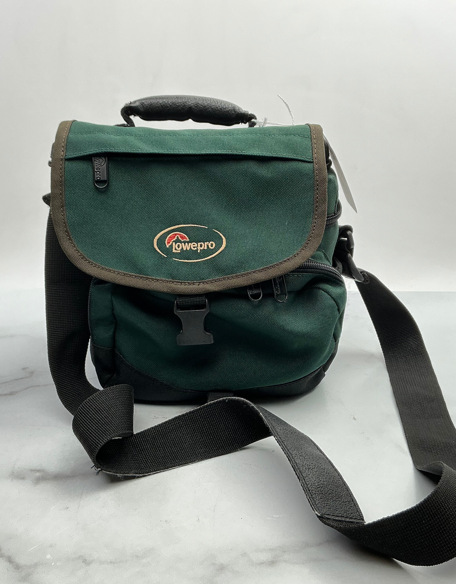 LOWEPRO Lowpro Nova Mini Green cameraa Bag Used Fair