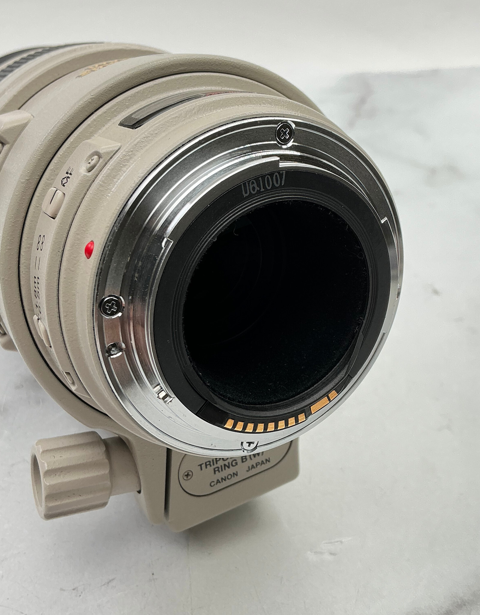CANON Canon EF 100-400mm f4.5-5.6 L IS Lens w/ Hood Used Good