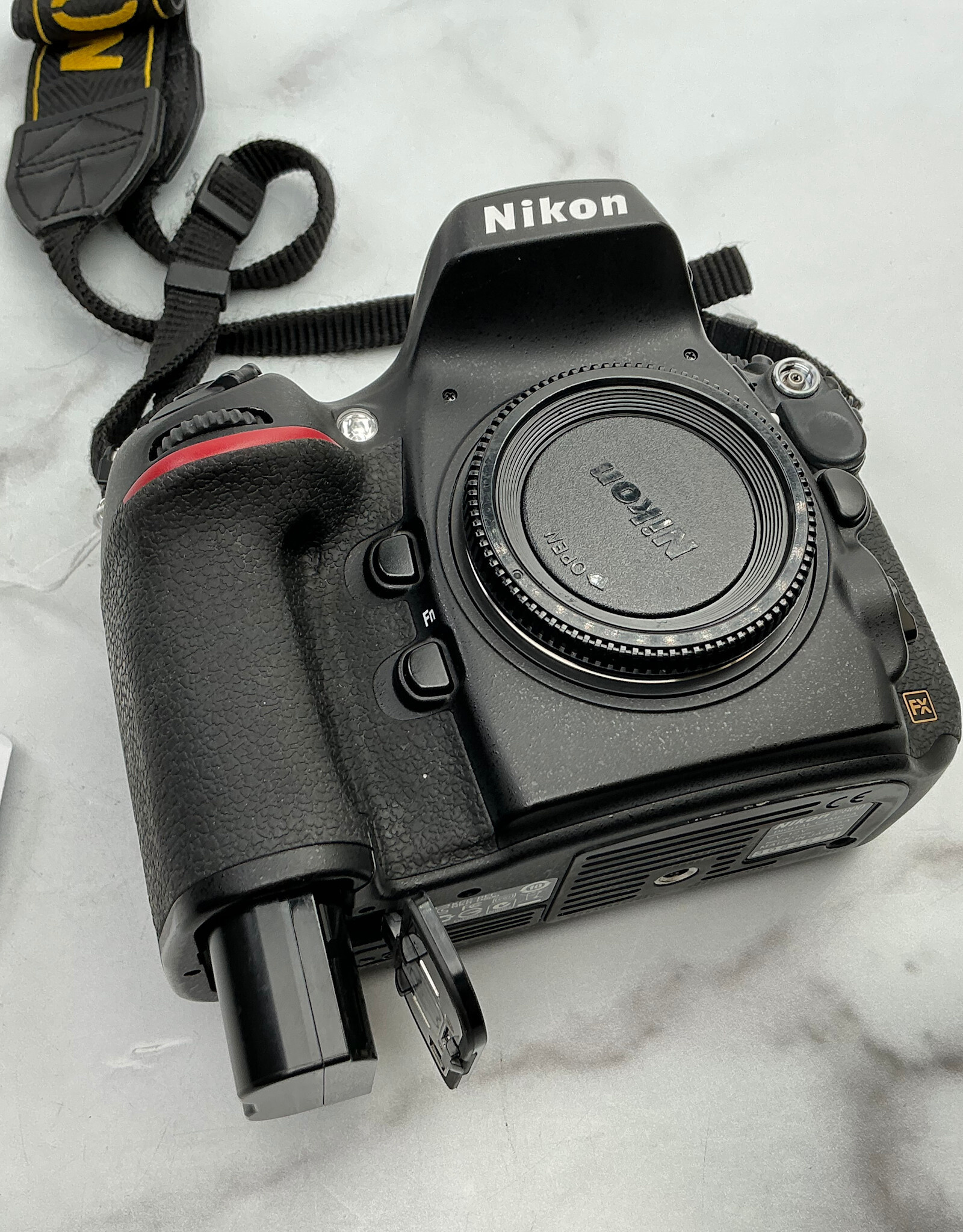NIKON Nikon D800 Camera Body w/ Charger Shutter Count 11500 Used Good