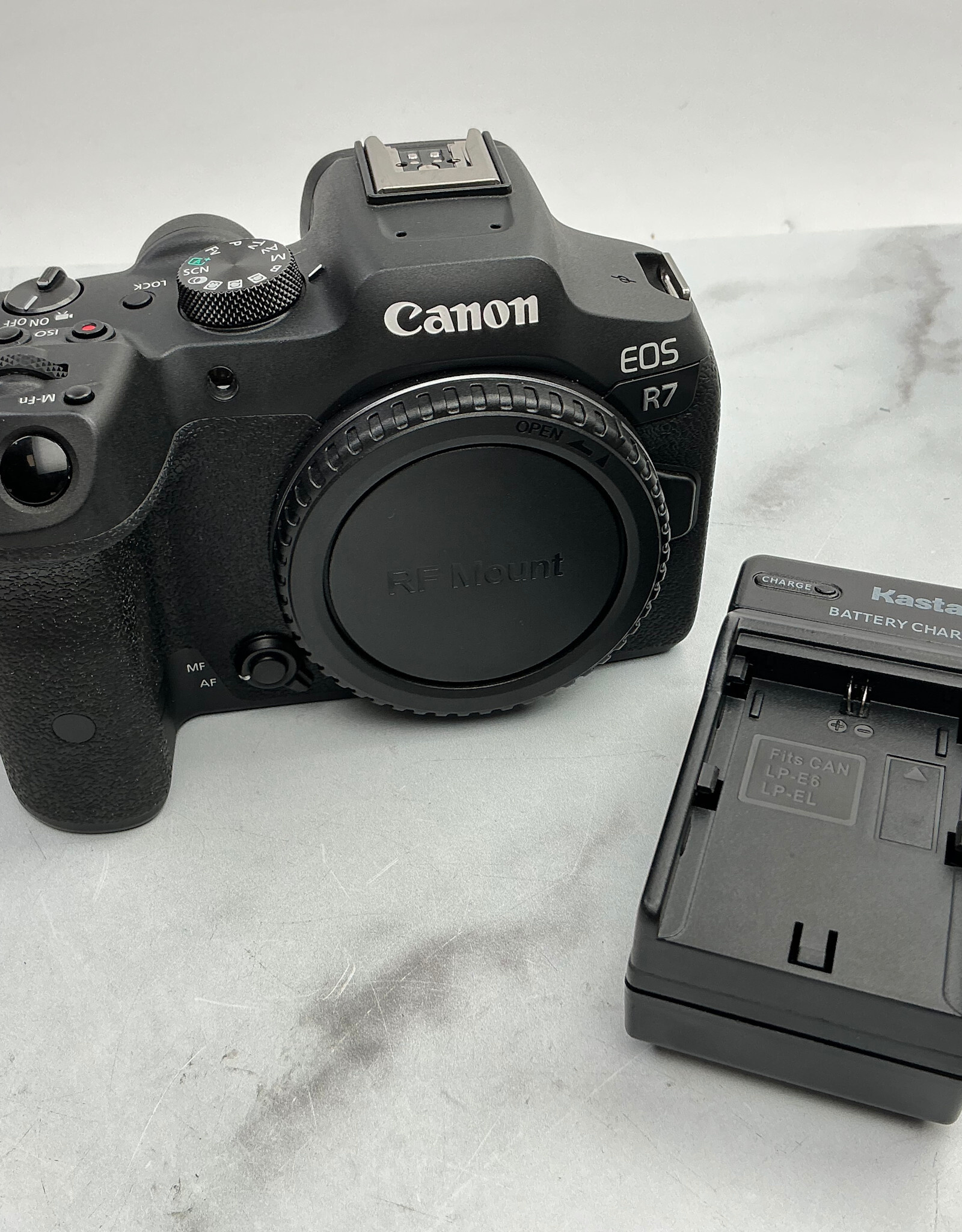 CANON Canon R7 Camera Body w/ Charger Used Good