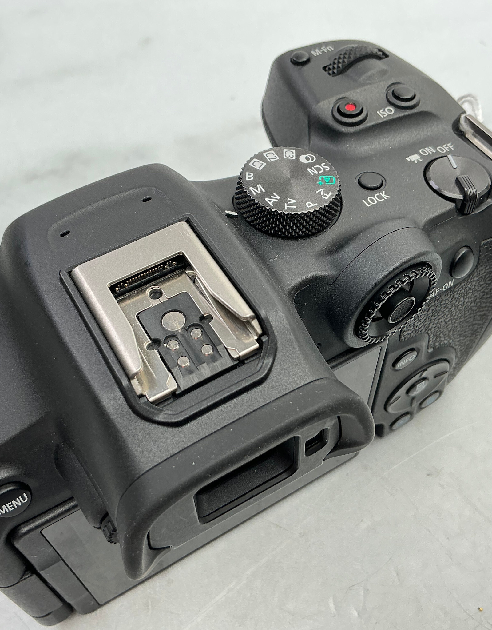 CANON Canon R7 Camera Body w/ Charger Used Good