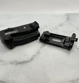 CANON Nikon MB-D17 Battery Grip Used Good