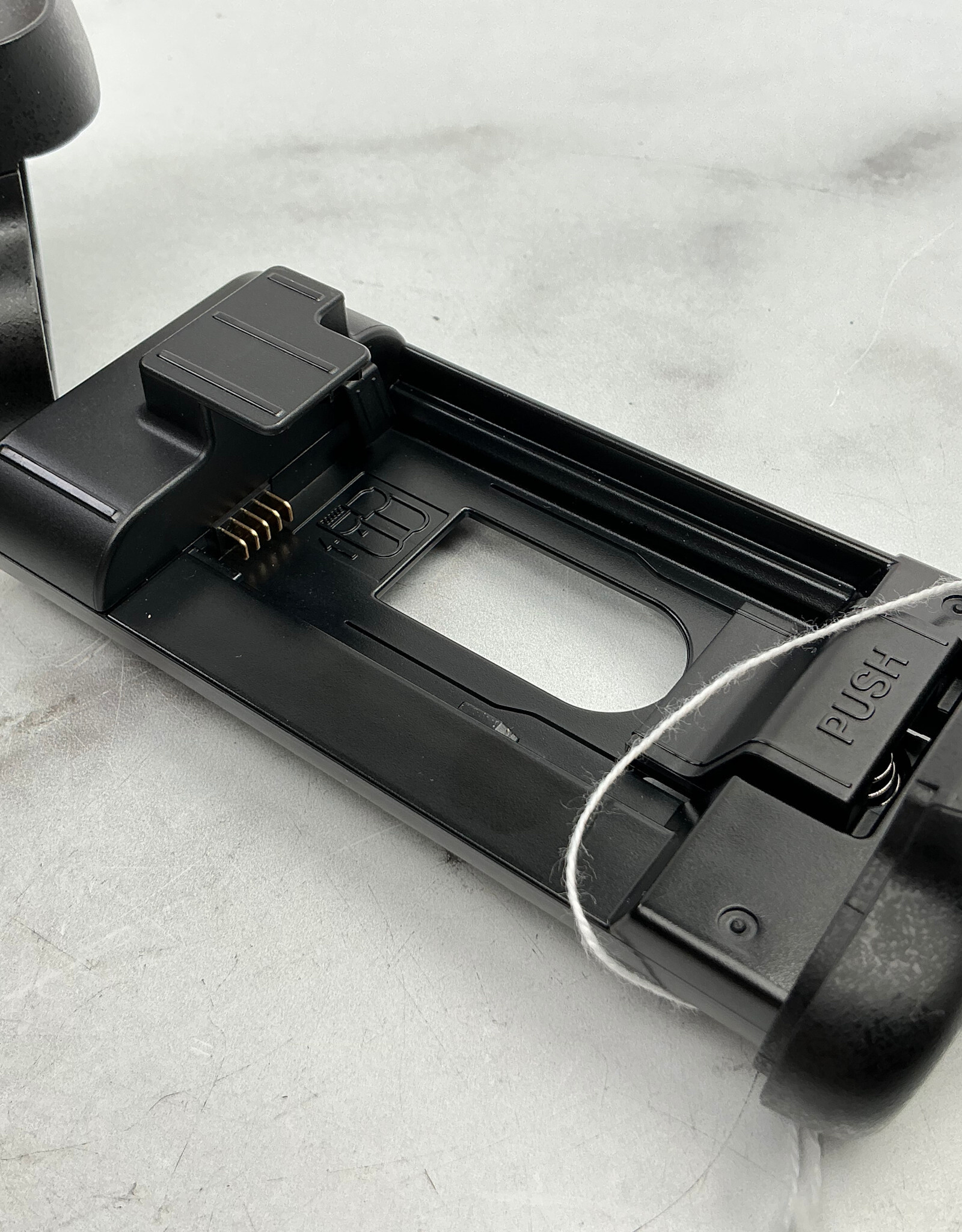 CANON Nikon MB-D17 Battery Grip Used Good