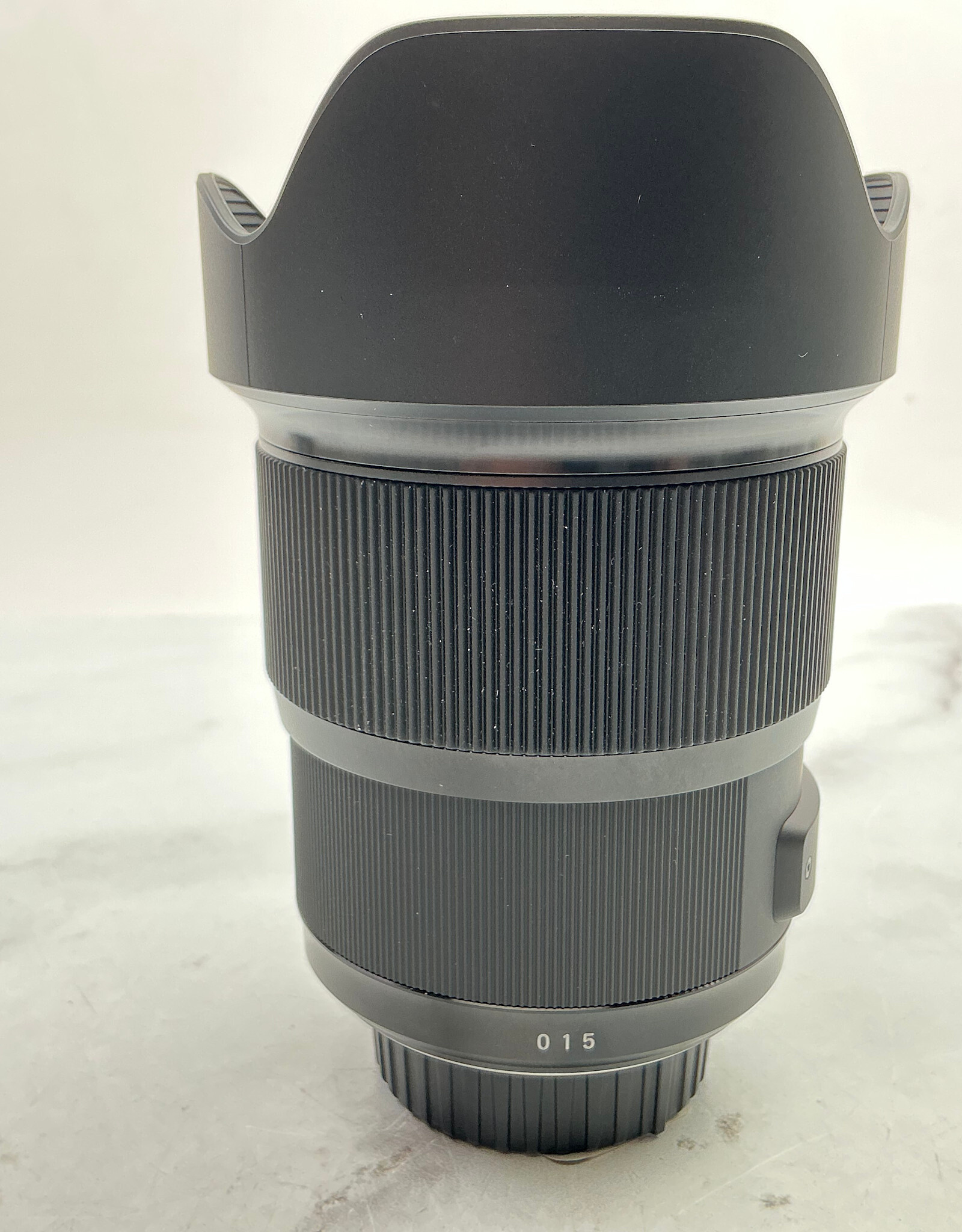 SIGMA Sigma 20mm f1.4 DG Lens for Nikon F w/ Hood Used Good