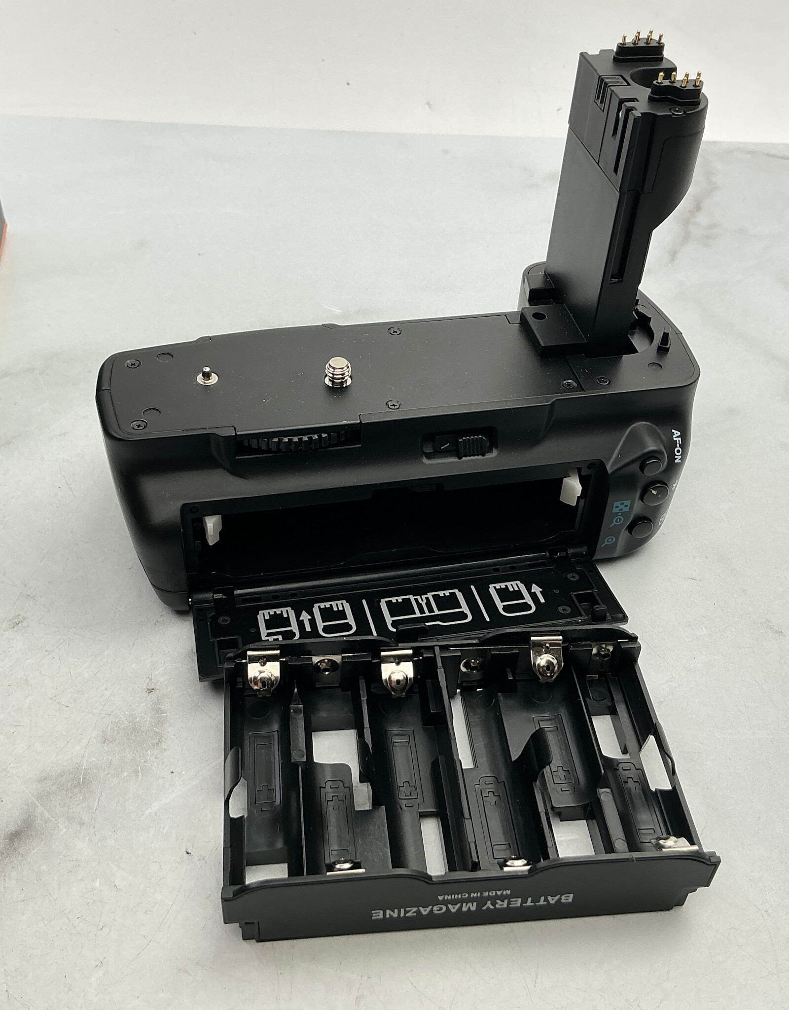 VELLO BG-C2 Battery Grip for Canon 5D II Used LN