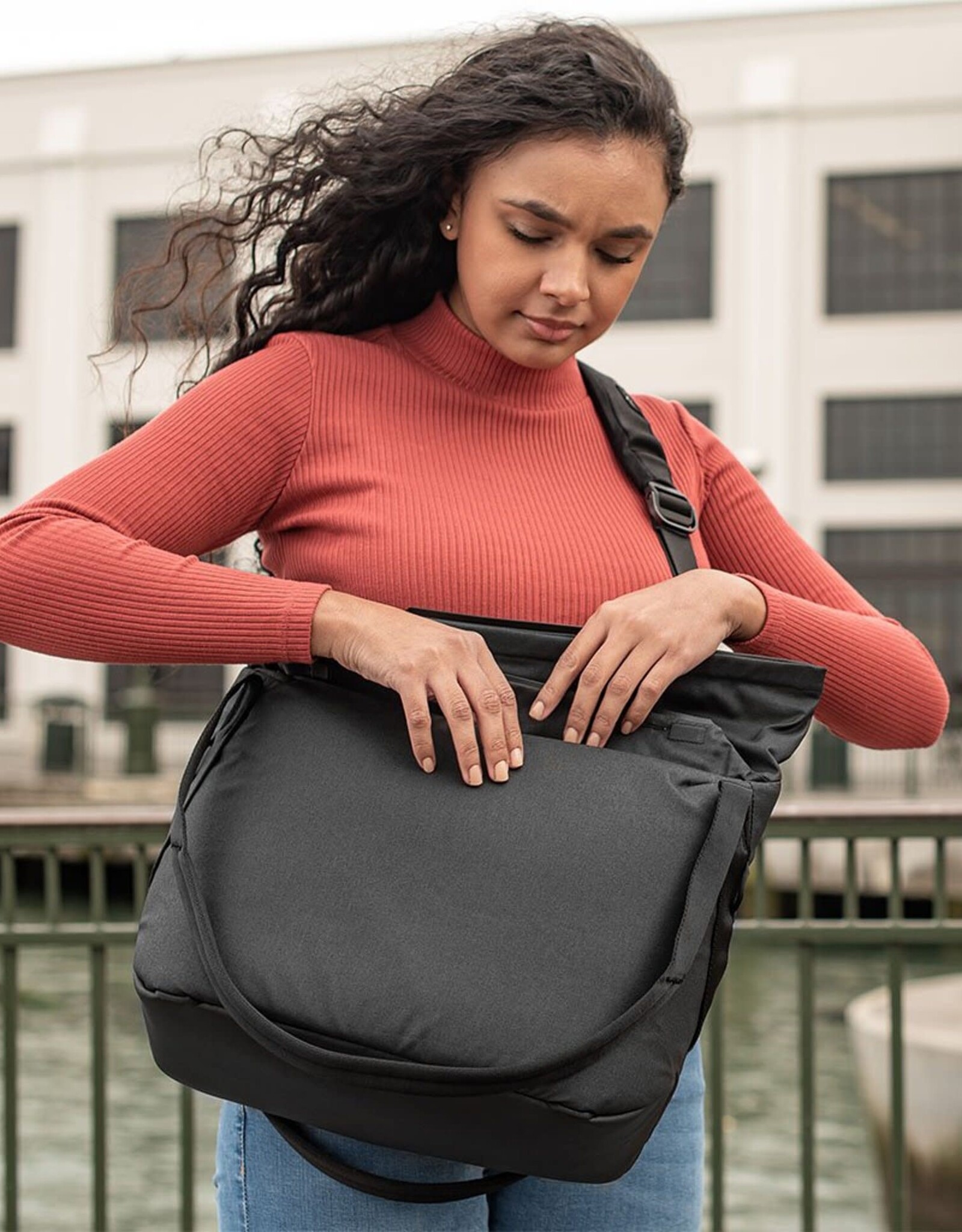 Peak Design Everyday Tote Black CLOSEOUT