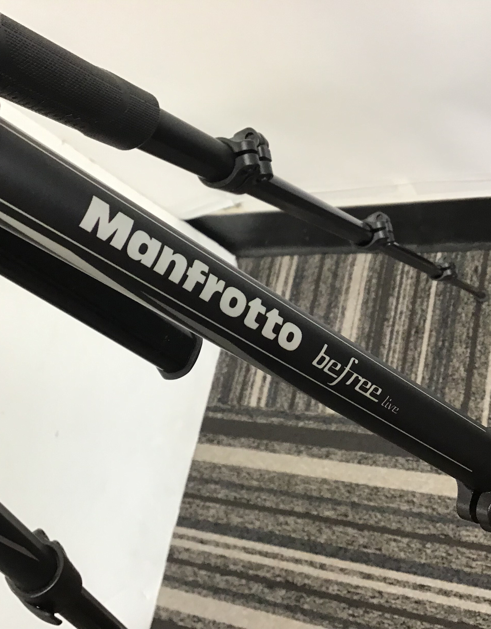 MANFROTTO Manfrotto Befree Live Compact Video Tripod Used Good