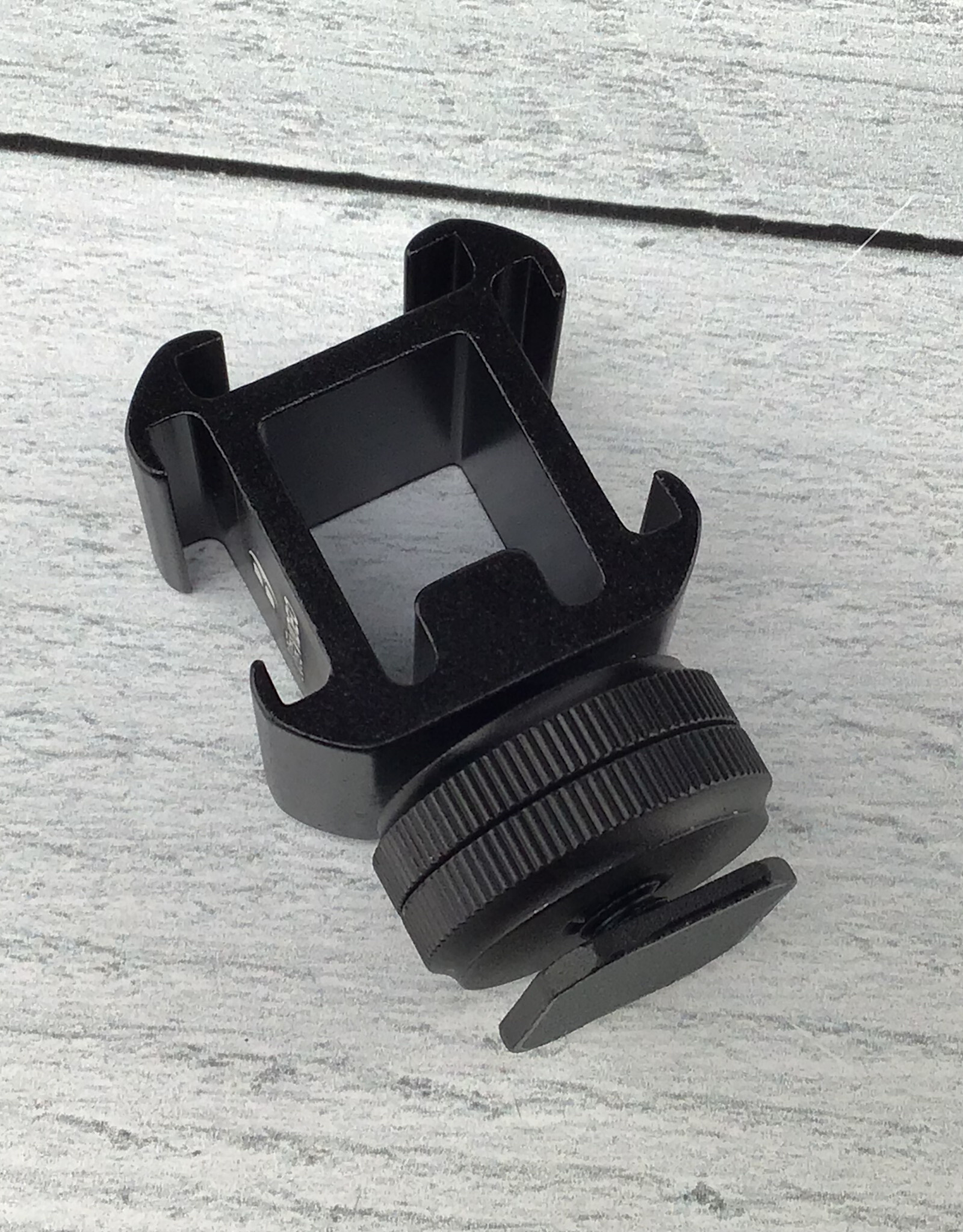 BENRO Benro Mevideo Triple Cold Shoe Mount Used Good