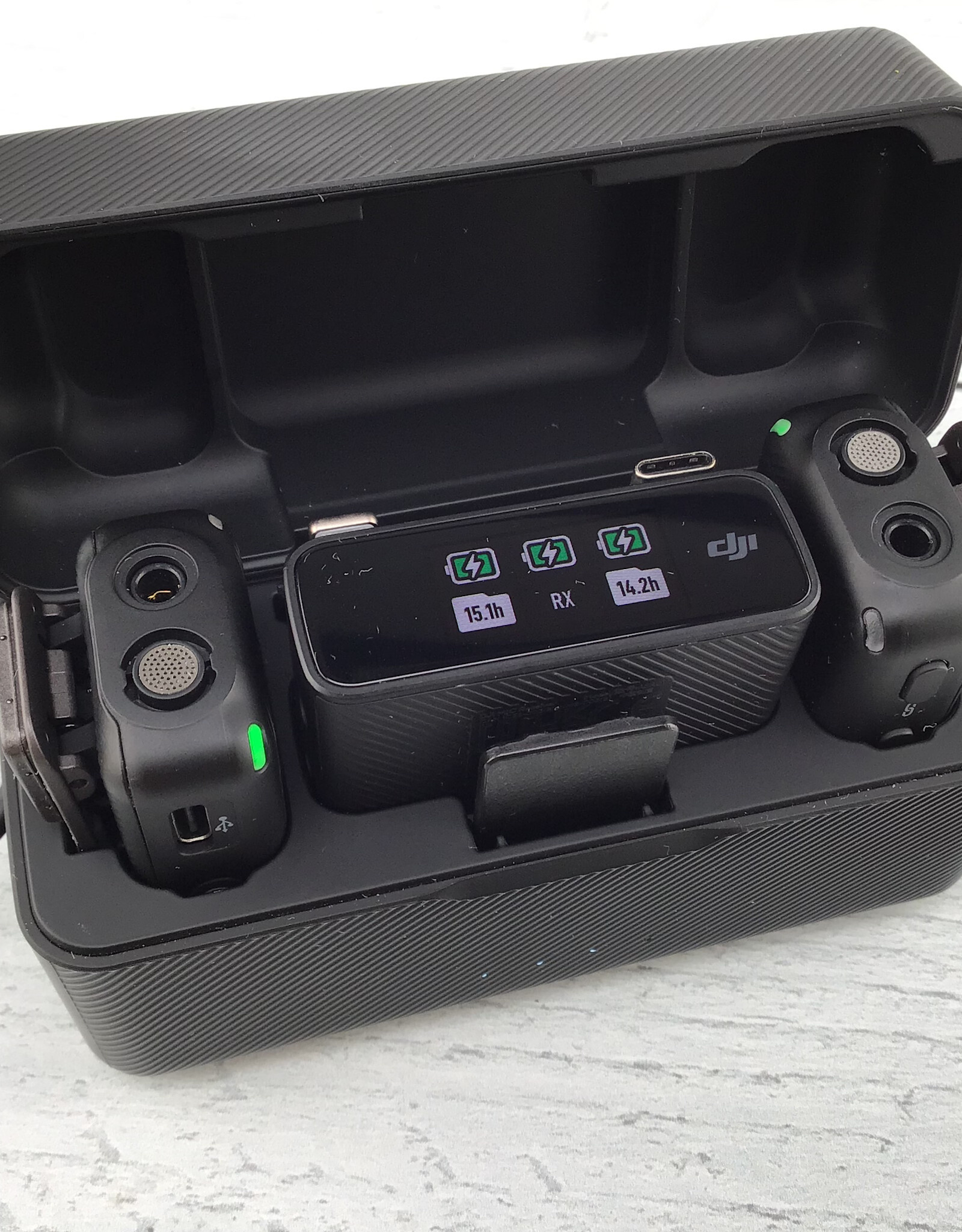 DJI DJI Wireless Mic Dual Set 2-tran 1-Recv charge station Used Good