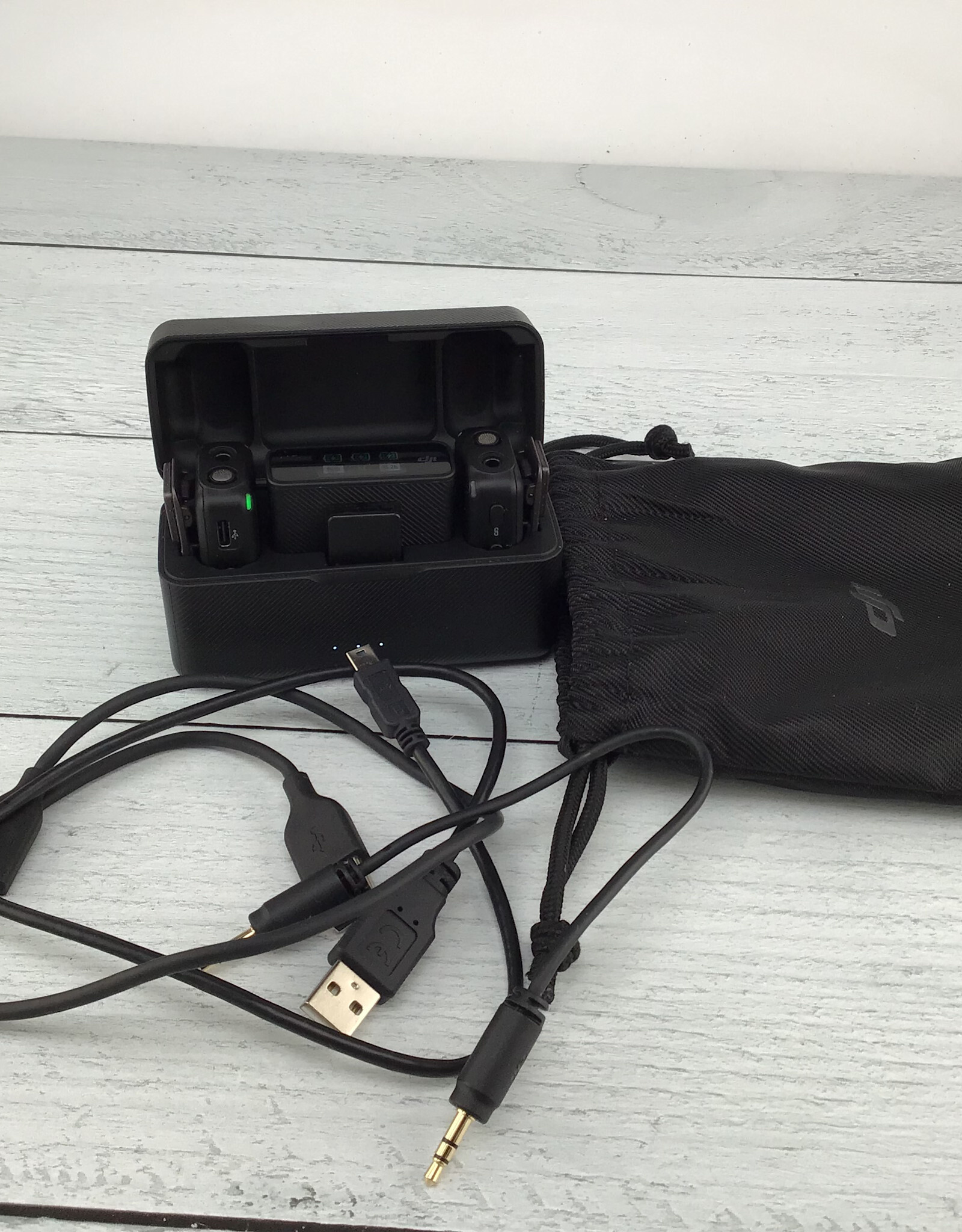 DJI DJI Wireless Mic Dual Set 2-tran 1-Recv charge station Used Good