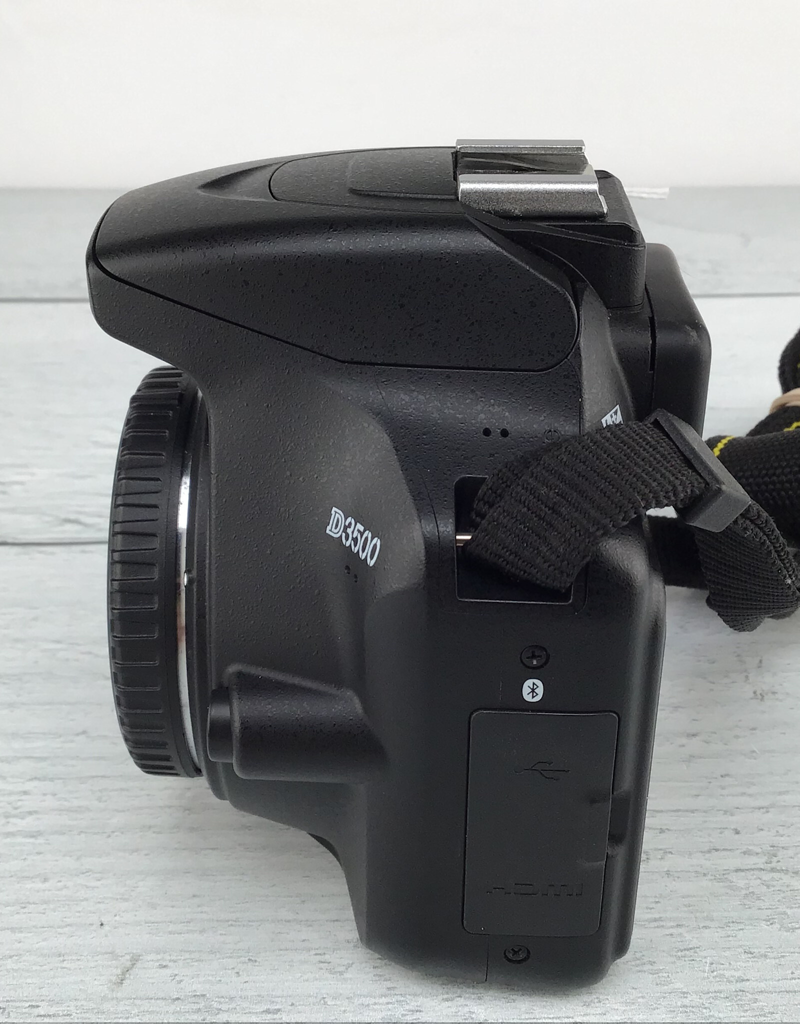 NIKON Nikon D3500 Camera Body w/ Charger Used Good