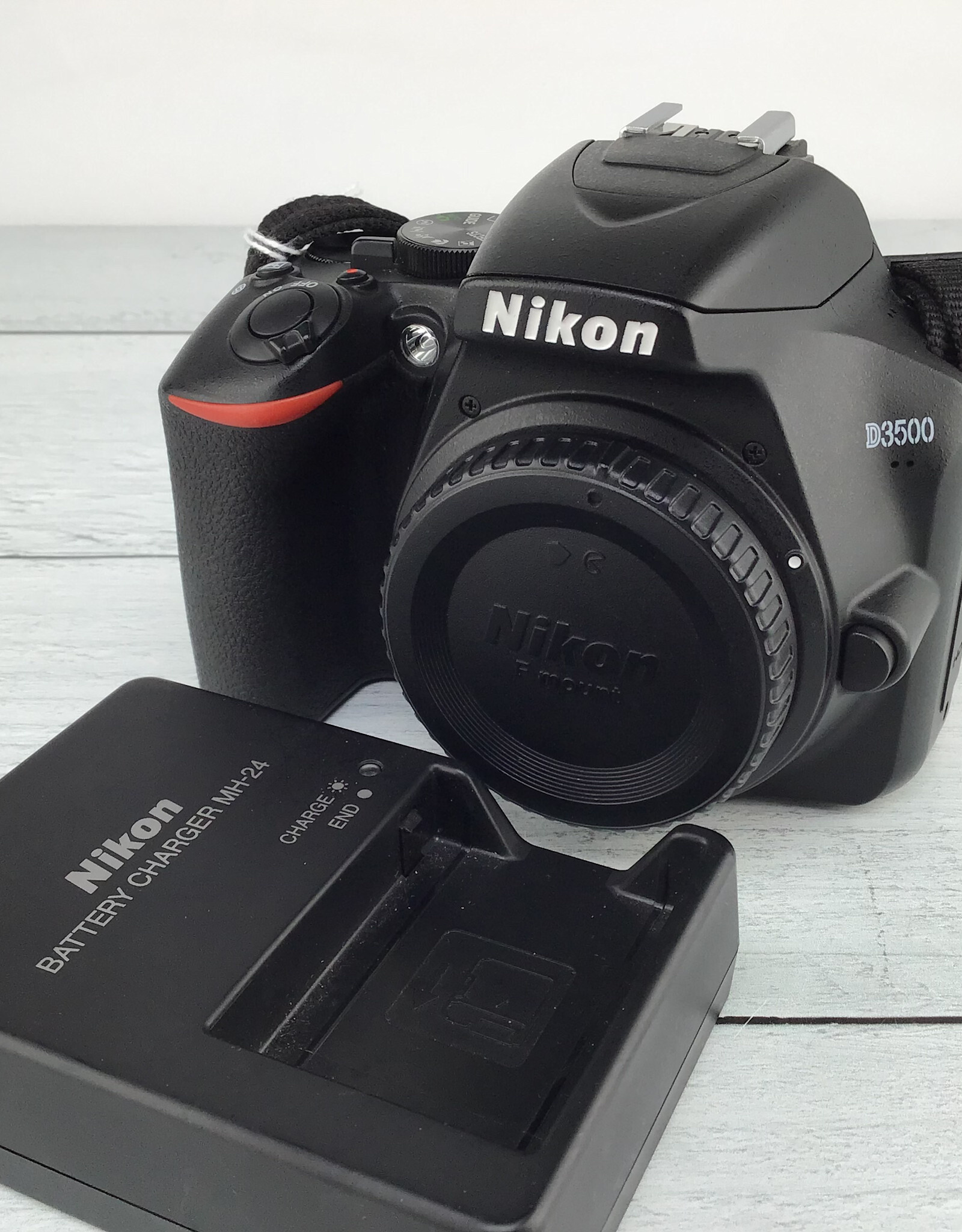 NIKON Nikon D3500 Camera Body w/ Charger Used Good