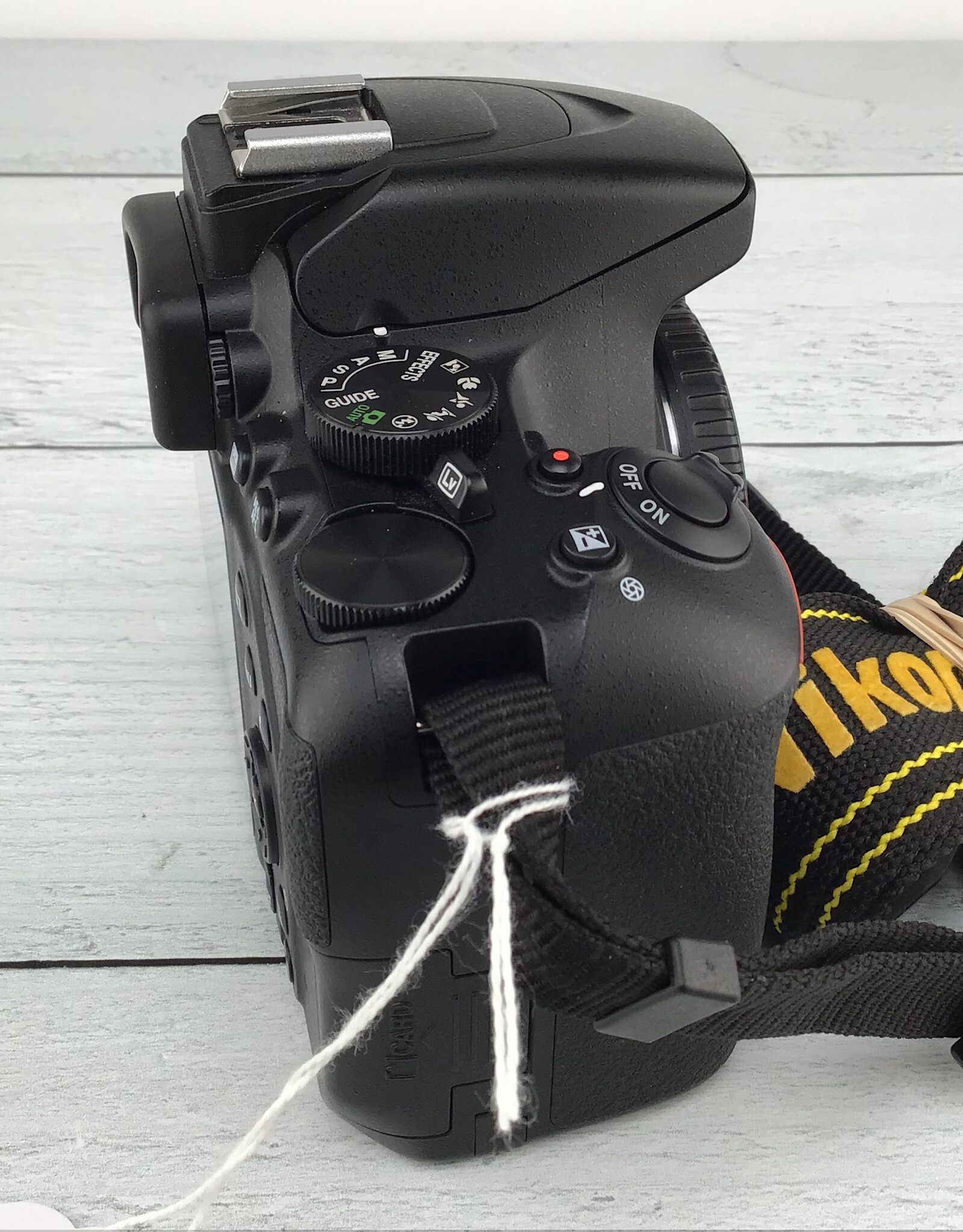 NIKON Nikon D3500 Camera Body w/ Charger Used Good