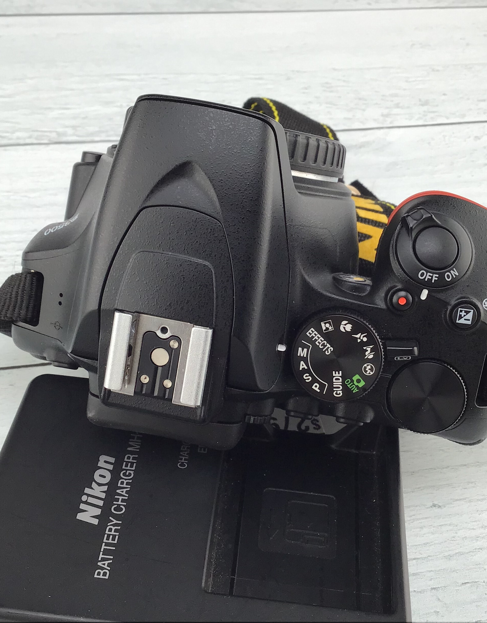 NIKON Nikon D3500 Camera Body w/ Charger Used Good