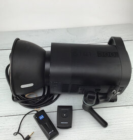 Neewer Neewer S101 300 Watt Strobe w/ Trigger Set Used Good