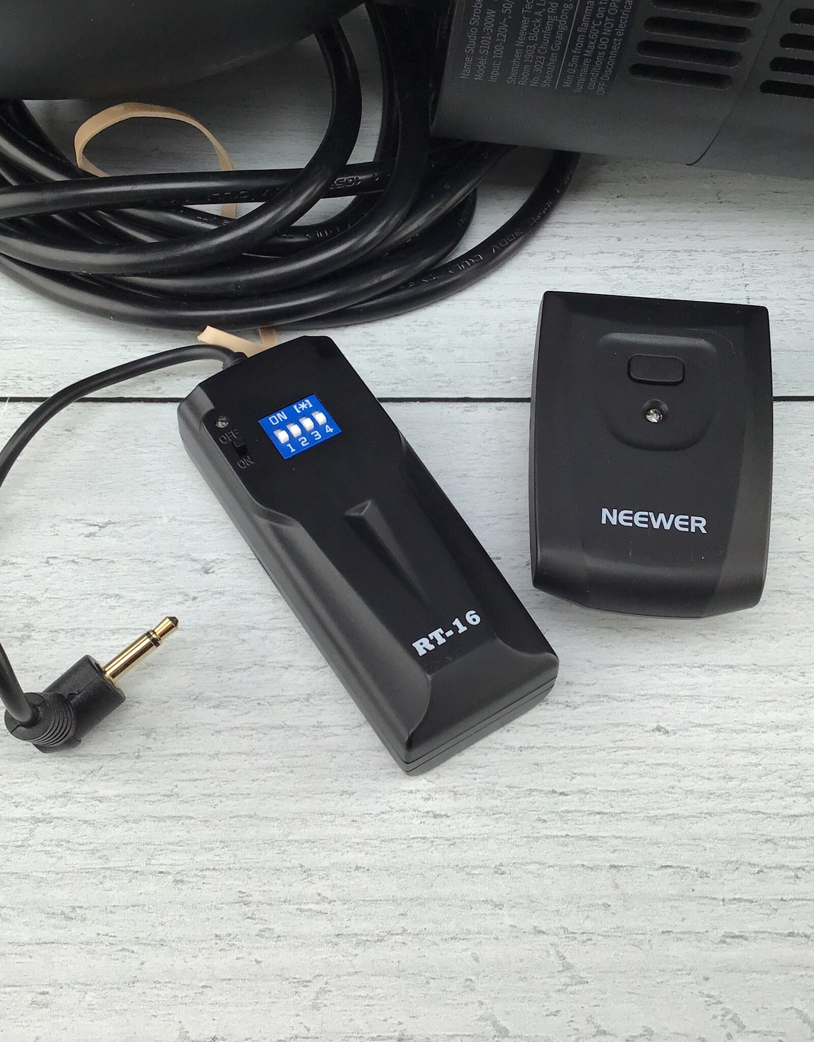 Neewer Neewer S101 300 Watt Strobe w/ Trigger Set Used Good