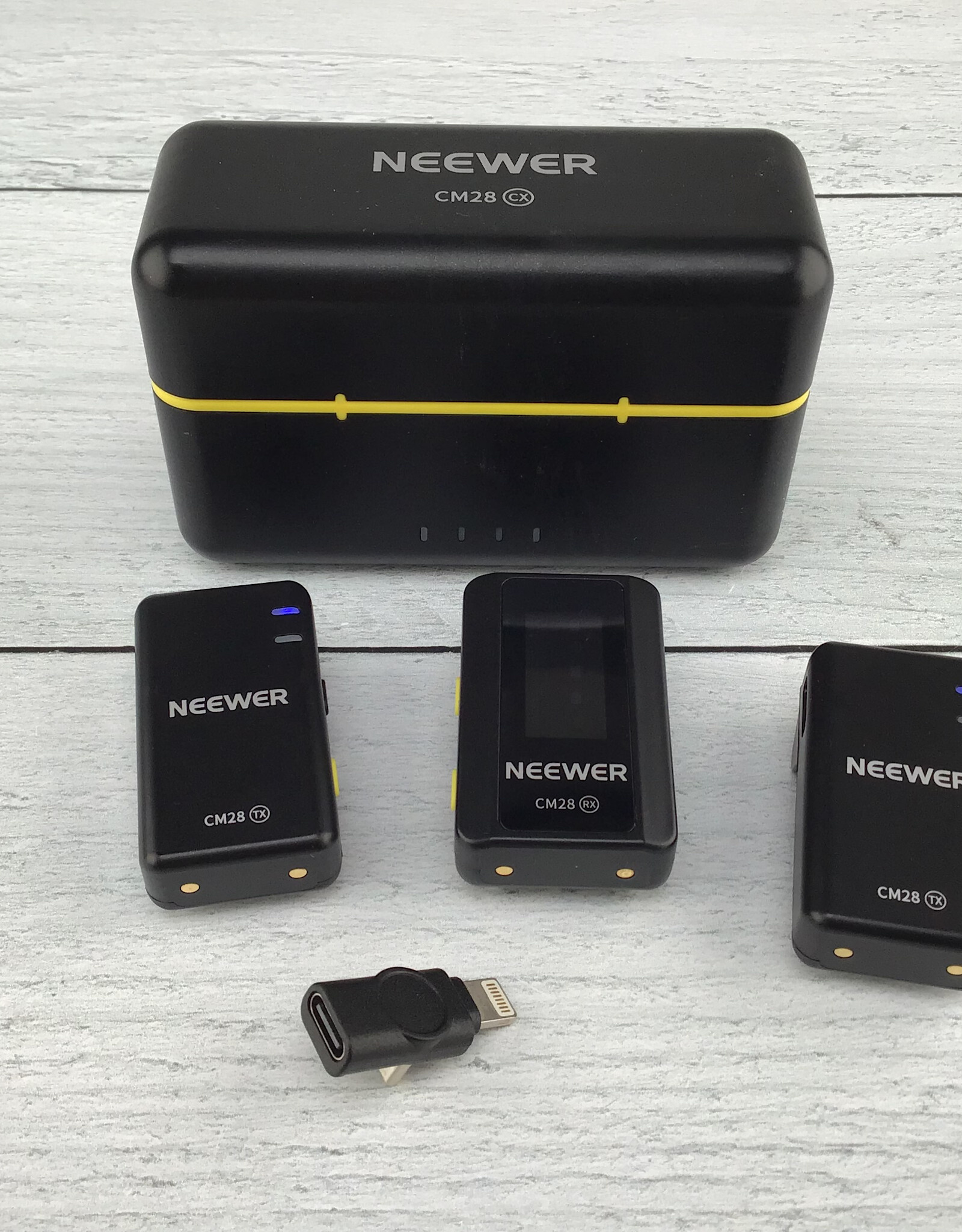 Neewer Neewer CM28 Wireless Mic Set Used Good