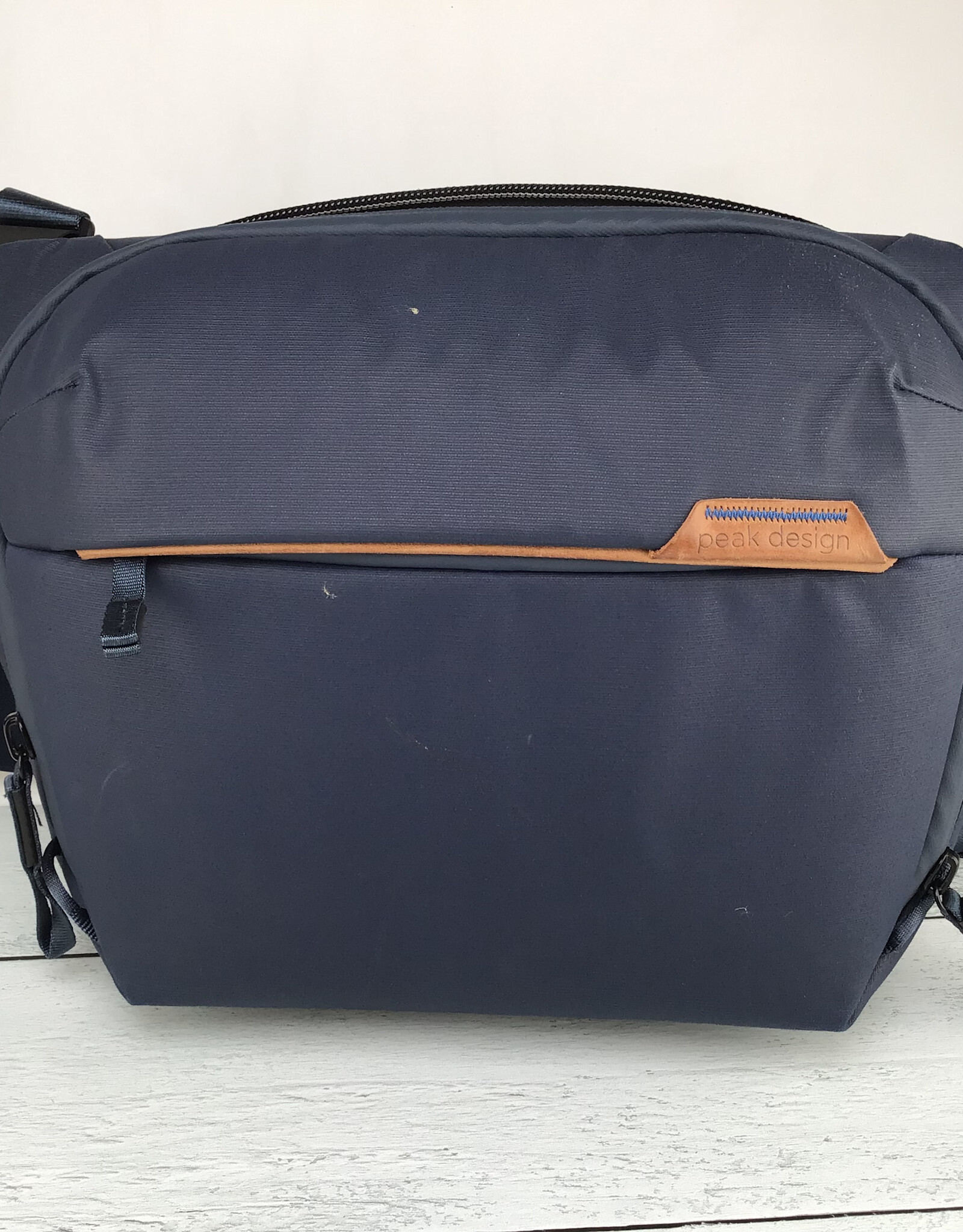 Peak Design Everyday Sling Camera Bag Blue Used Good