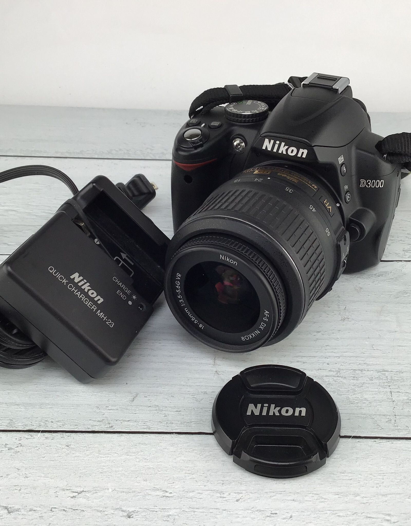 NIKON Nikon D3000 Camera w/ 18-55mm VR Used Good