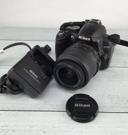 NIKON Nikon D3000 Camera w/ 18-55mm VR Used Good